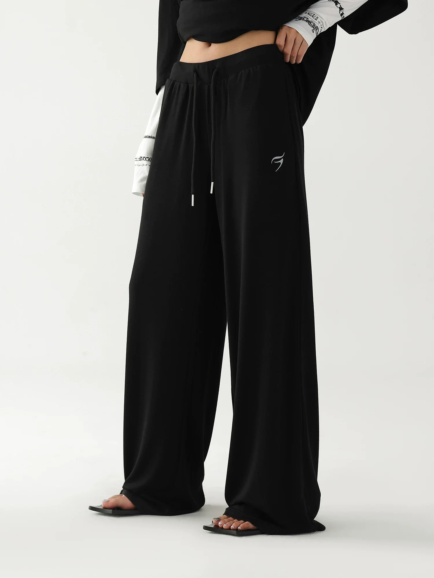 Bamboo Fiber Relaxed T-Shirt and Pants - Image 14