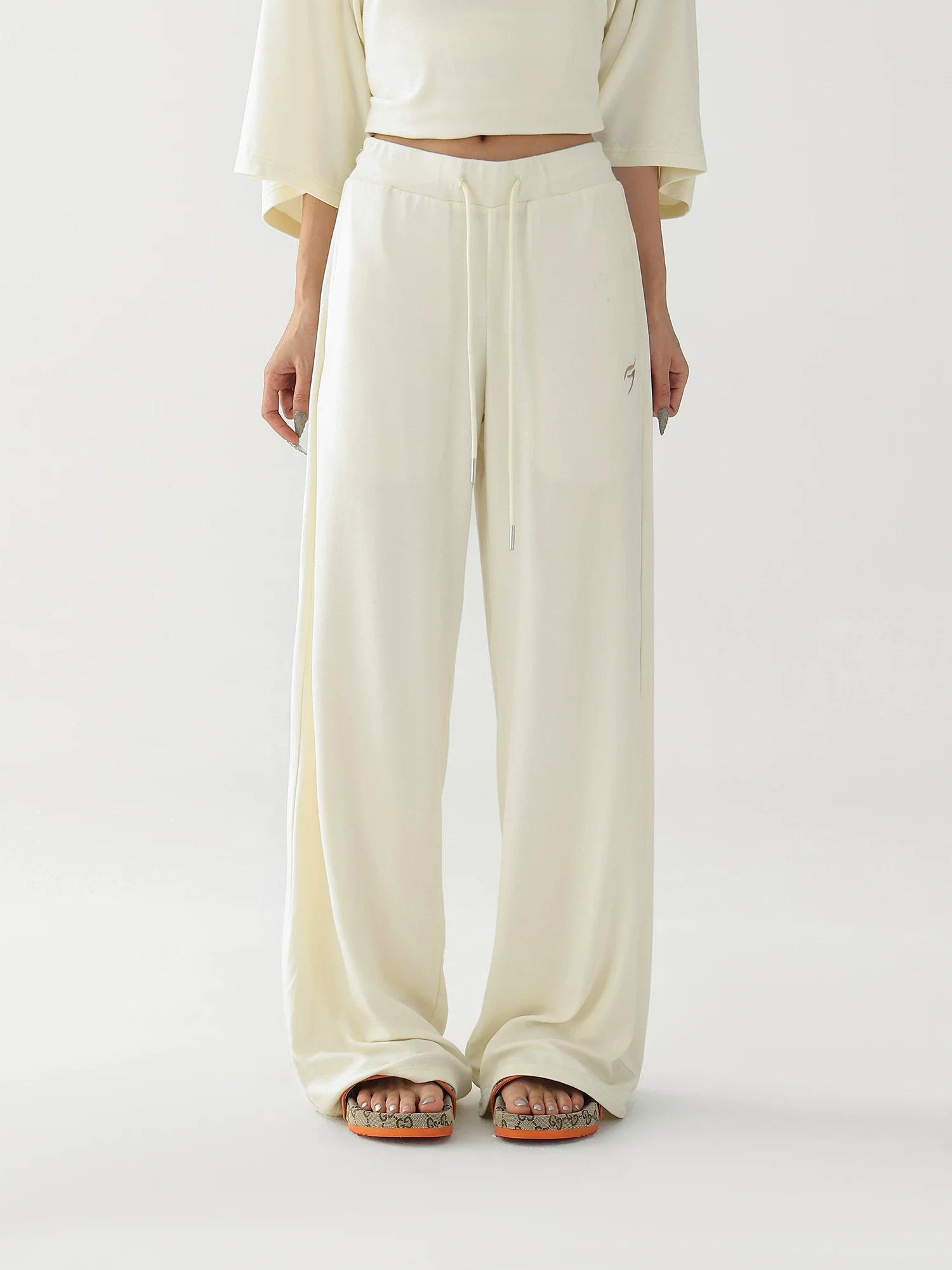 Bamboo Fiber Relaxed T-Shirt and Pants - Image 8