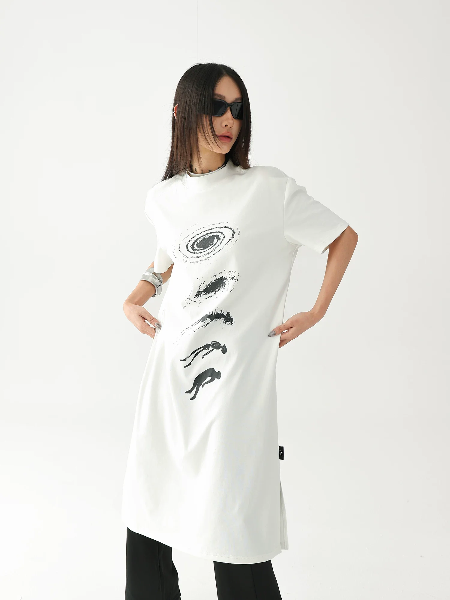 Graphic Print Over-the-Knee T-Shirt Dress - Image 3