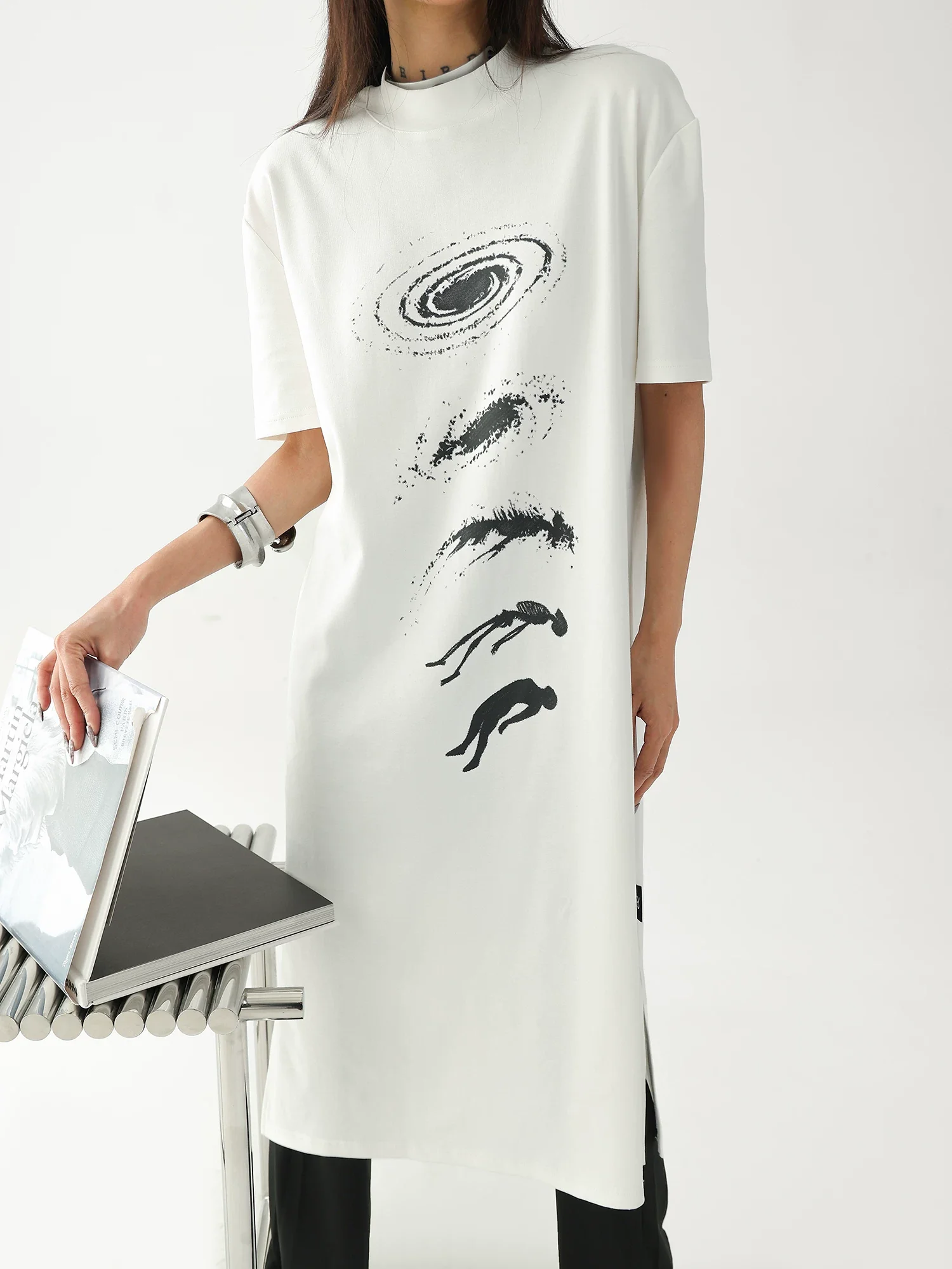 Graphic Print Over-the-Knee T-Shirt Dress - Image 4