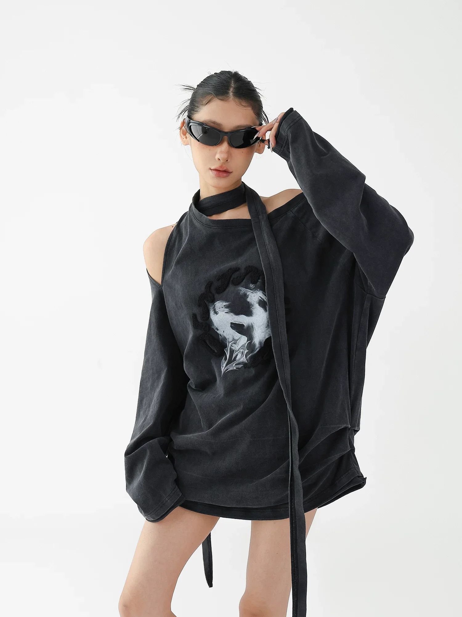 Cotton Off-Shoulder Long Sleeve Graphic Pullover - Image 4