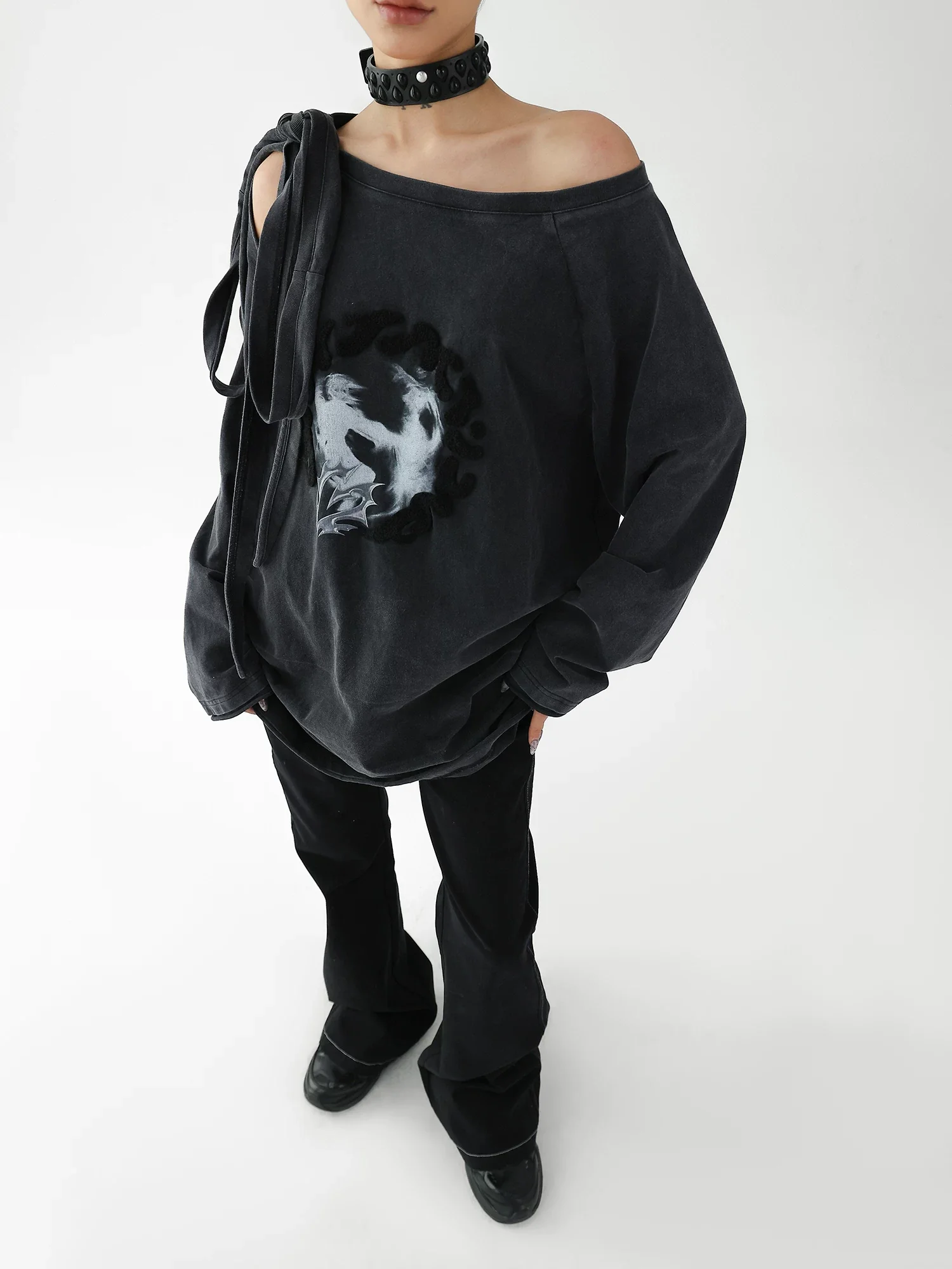 Cotton Off-Shoulder Long Sleeve Graphic Pullover - Image 7