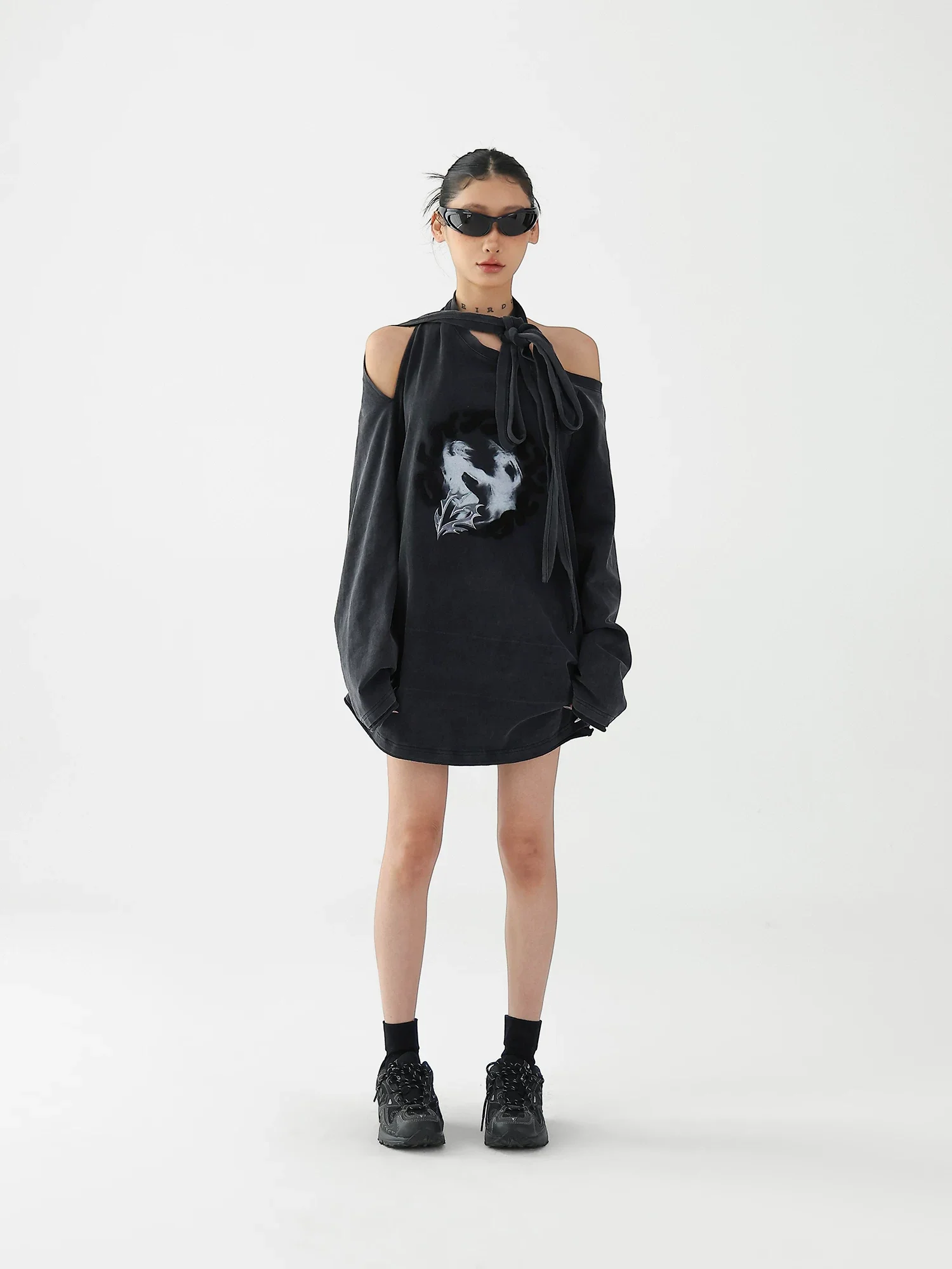 Cotton Off-Shoulder Long Sleeve Graphic Pullover - Image 9
