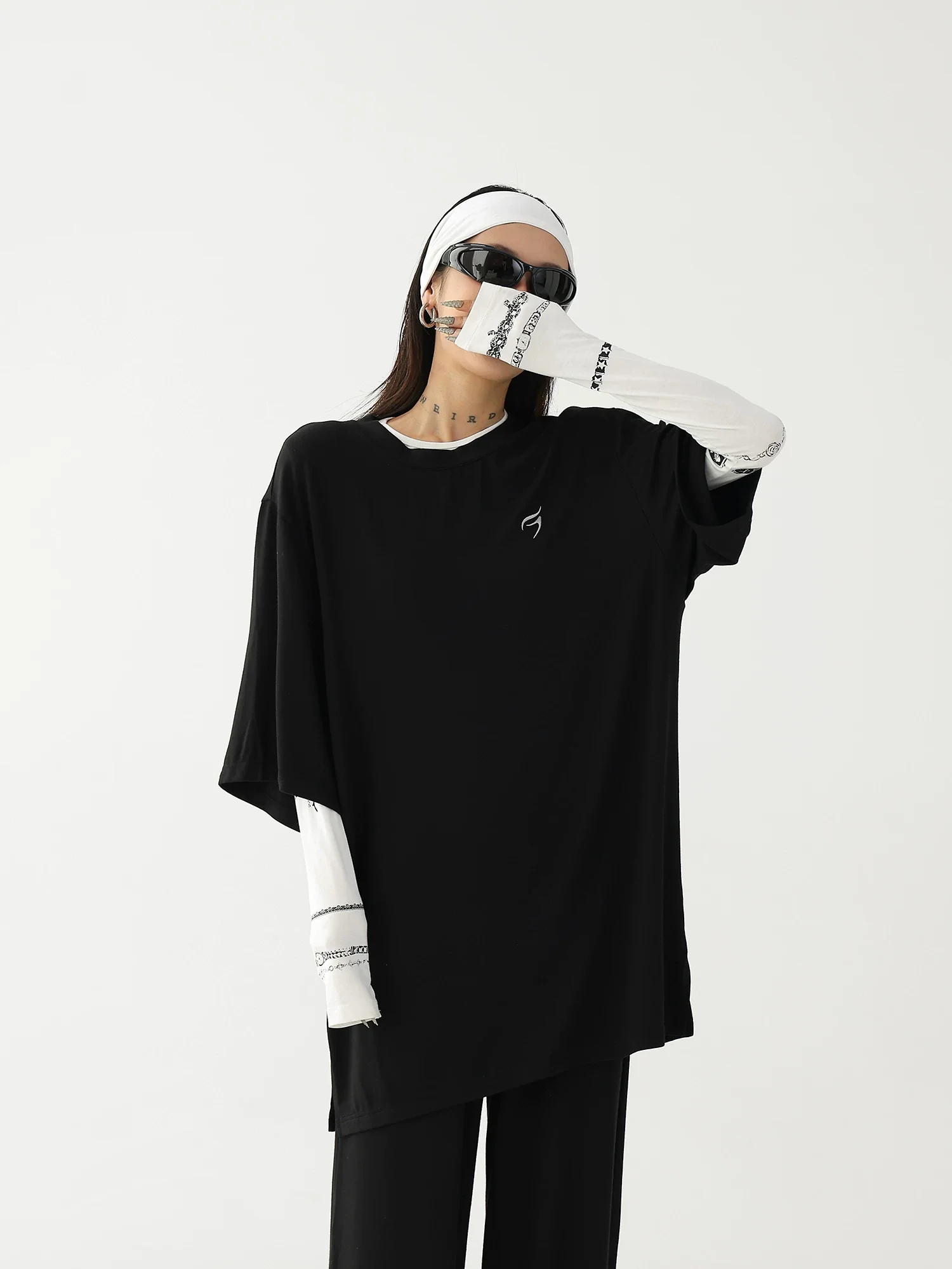 Cotton Slim Long-Sleeve Graphic T-Shirt - Image 3