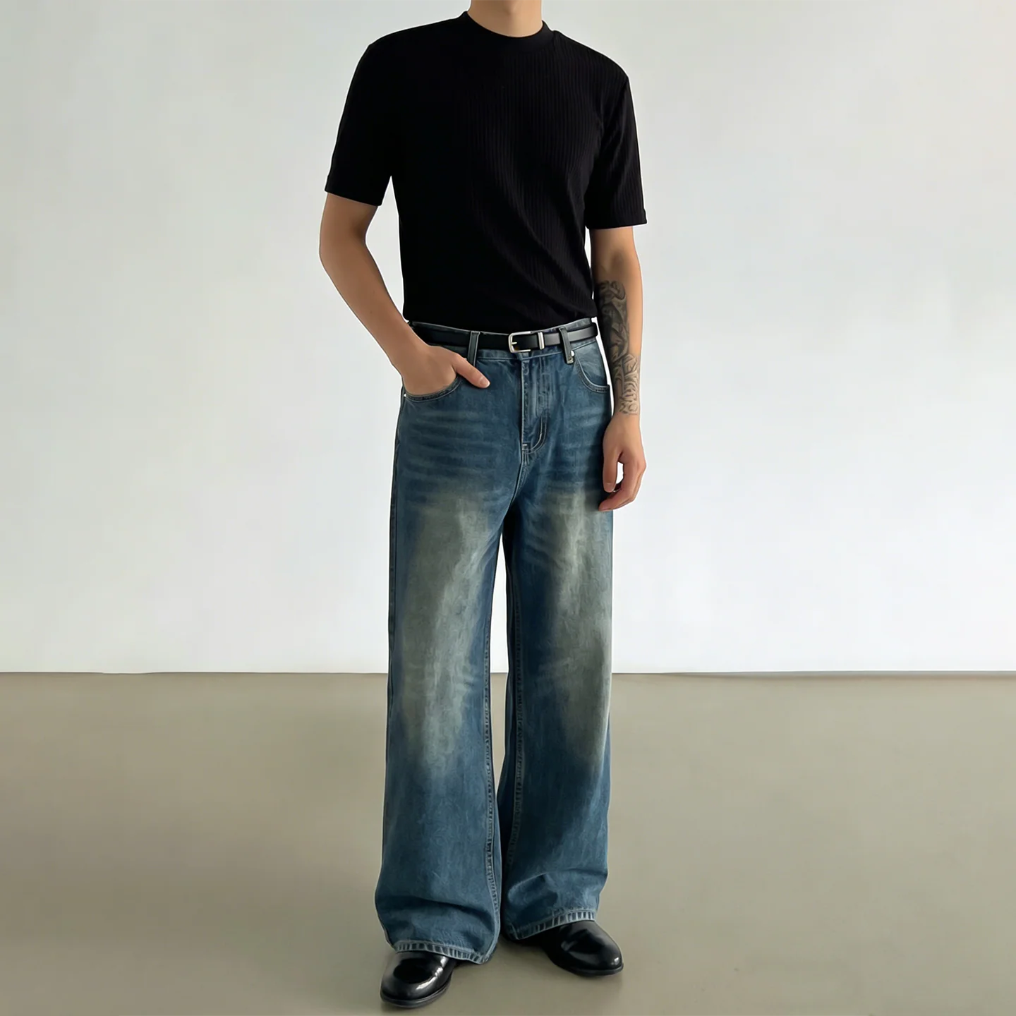 Distressed Straight Leg Loose Fit Jeans - Image 4