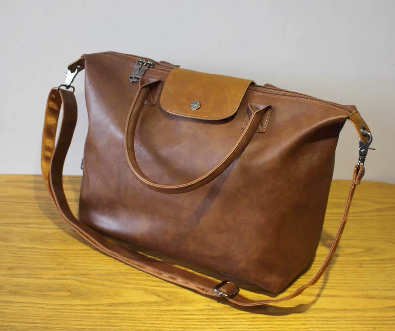 Large Capacity Leather Crossbody Dumpling Bag - Image 12