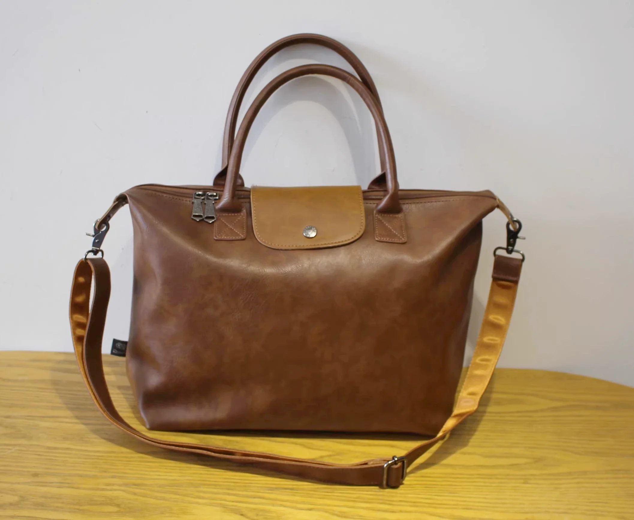Large Capacity Leather Crossbody Dumpling Bag - Image 13