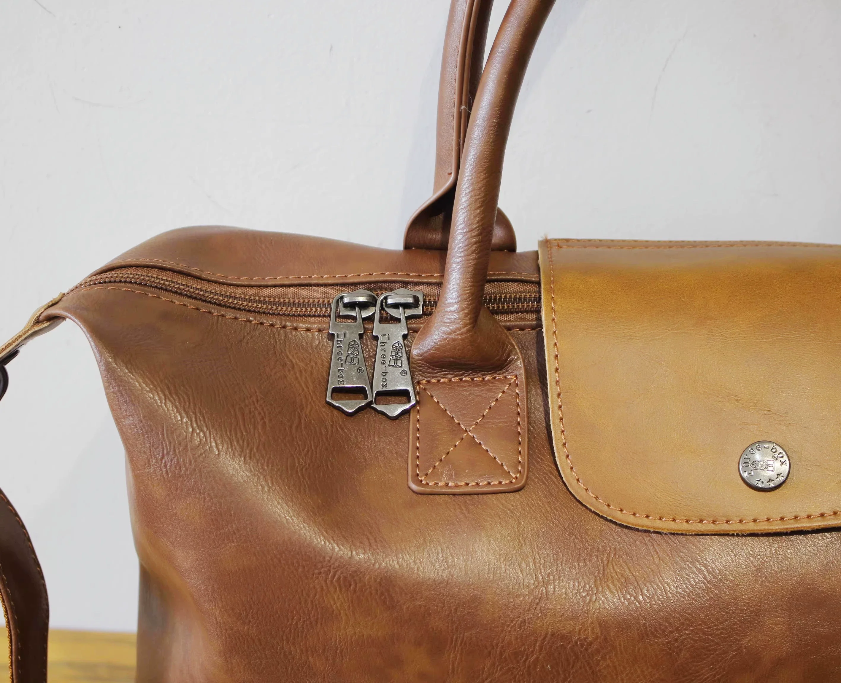 Large Capacity Leather Crossbody Dumpling Bag - Image 15