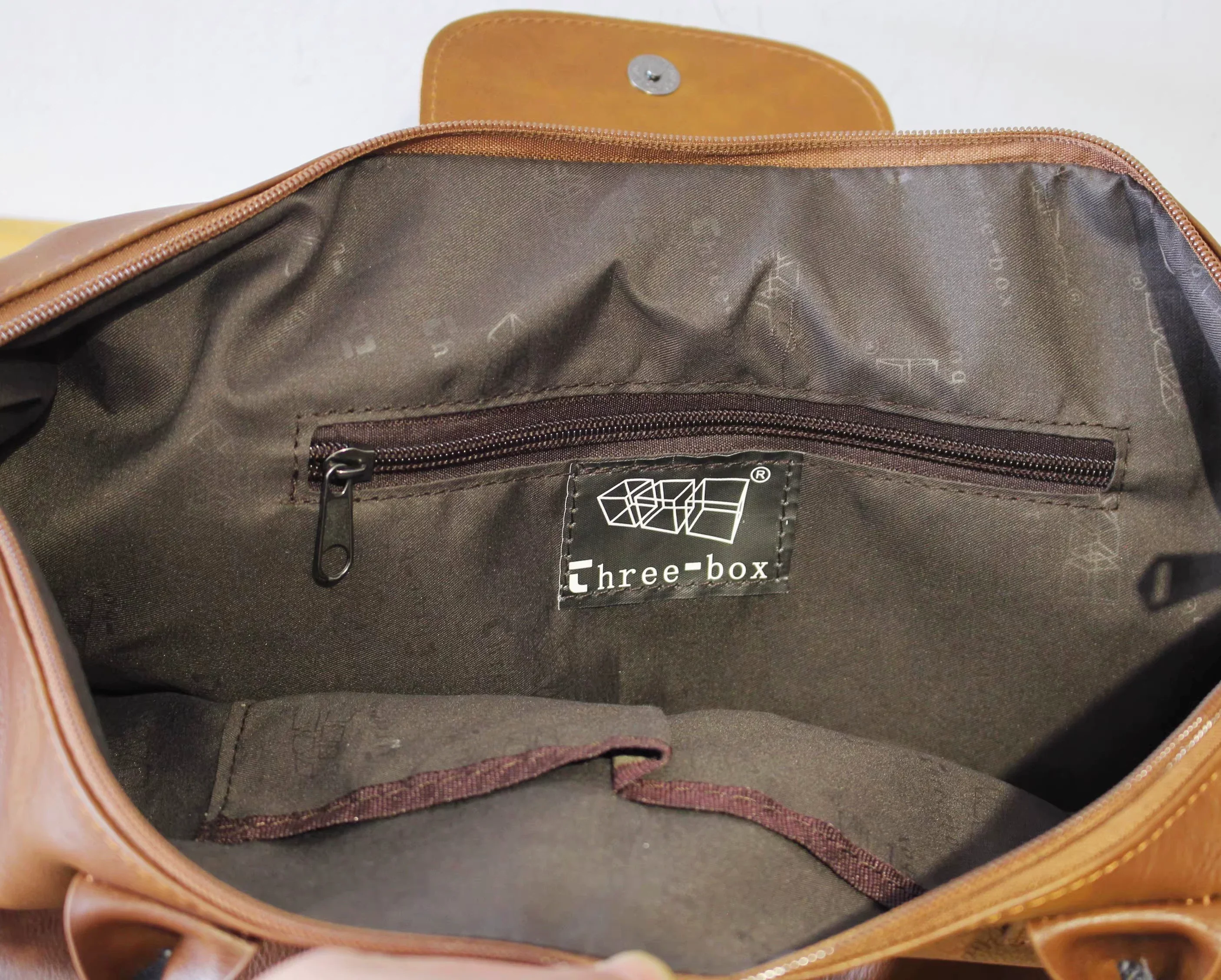Large Capacity Leather Crossbody Dumpling Bag - Image 17