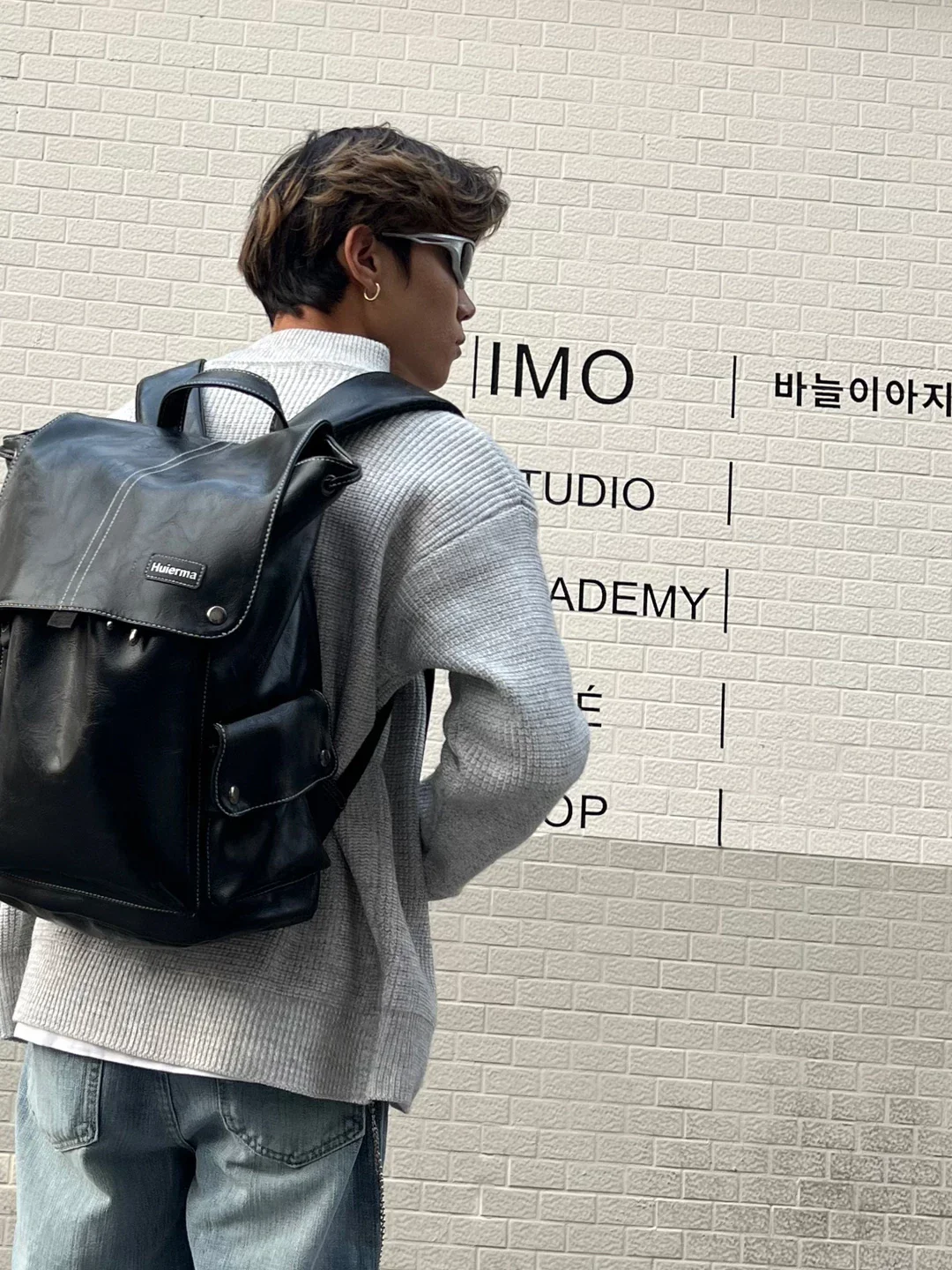 Leather Large Capacity Commuter Backpack - Image 3