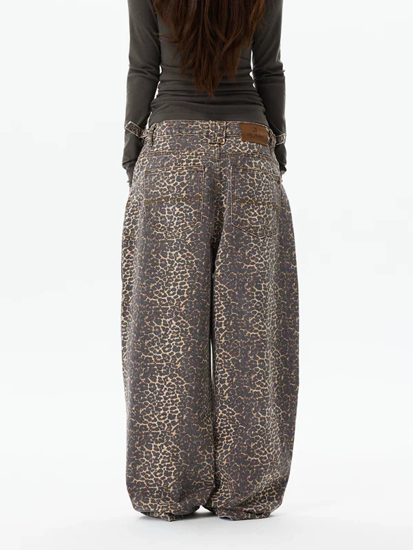 Leopard Print Wide-Leg Jeans - Image 4