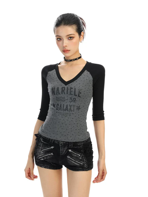 Letter Print V-Neck Slim Fit T-Shirt - Image 2