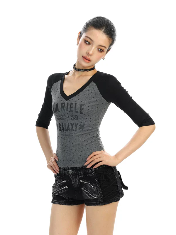 Letter Print V-Neck Slim Fit T-Shirt - Image 4