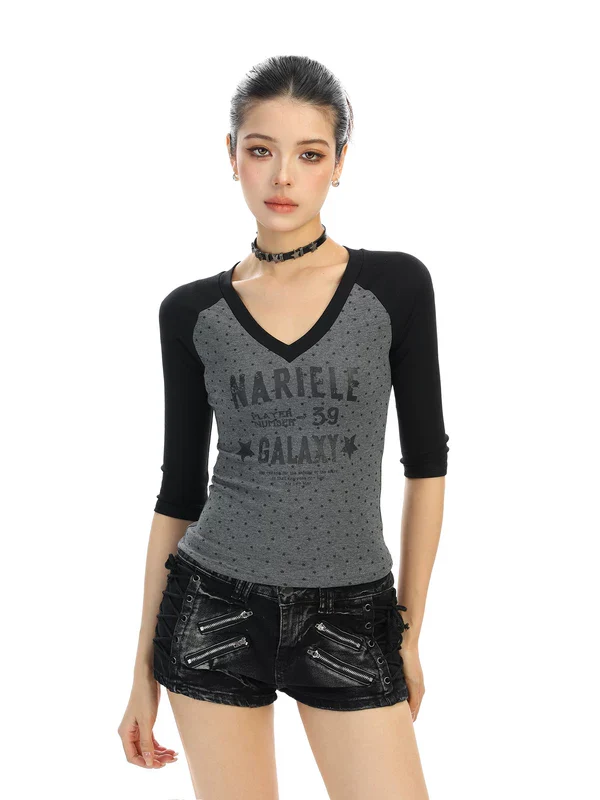 Letter Print V-Neck Slim Fit T-Shirt - Image 6
