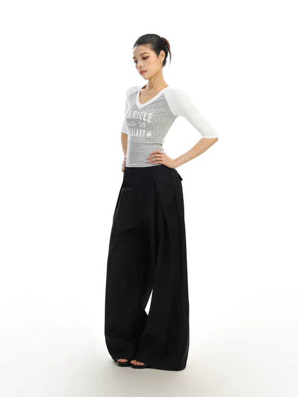 Letter Print V-Neck Slim Fit T-Shirt - Image 7