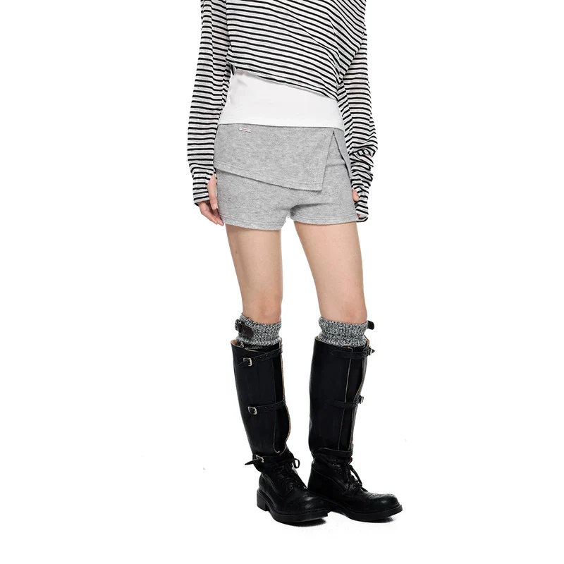 Low-Waisted Patchwork Butt-Flap Shorts - Image 3