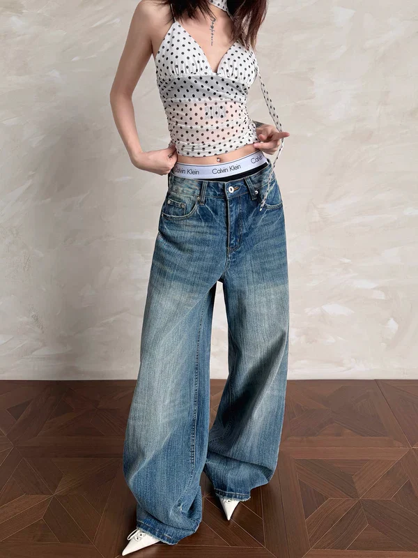 Low-Waisted Retro Wide-Leg Jeans - Image 3