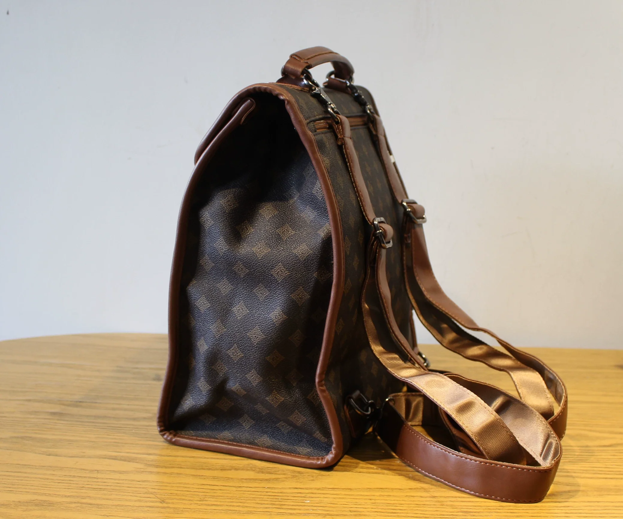Large Capacity Commuter Backpack - Image 5