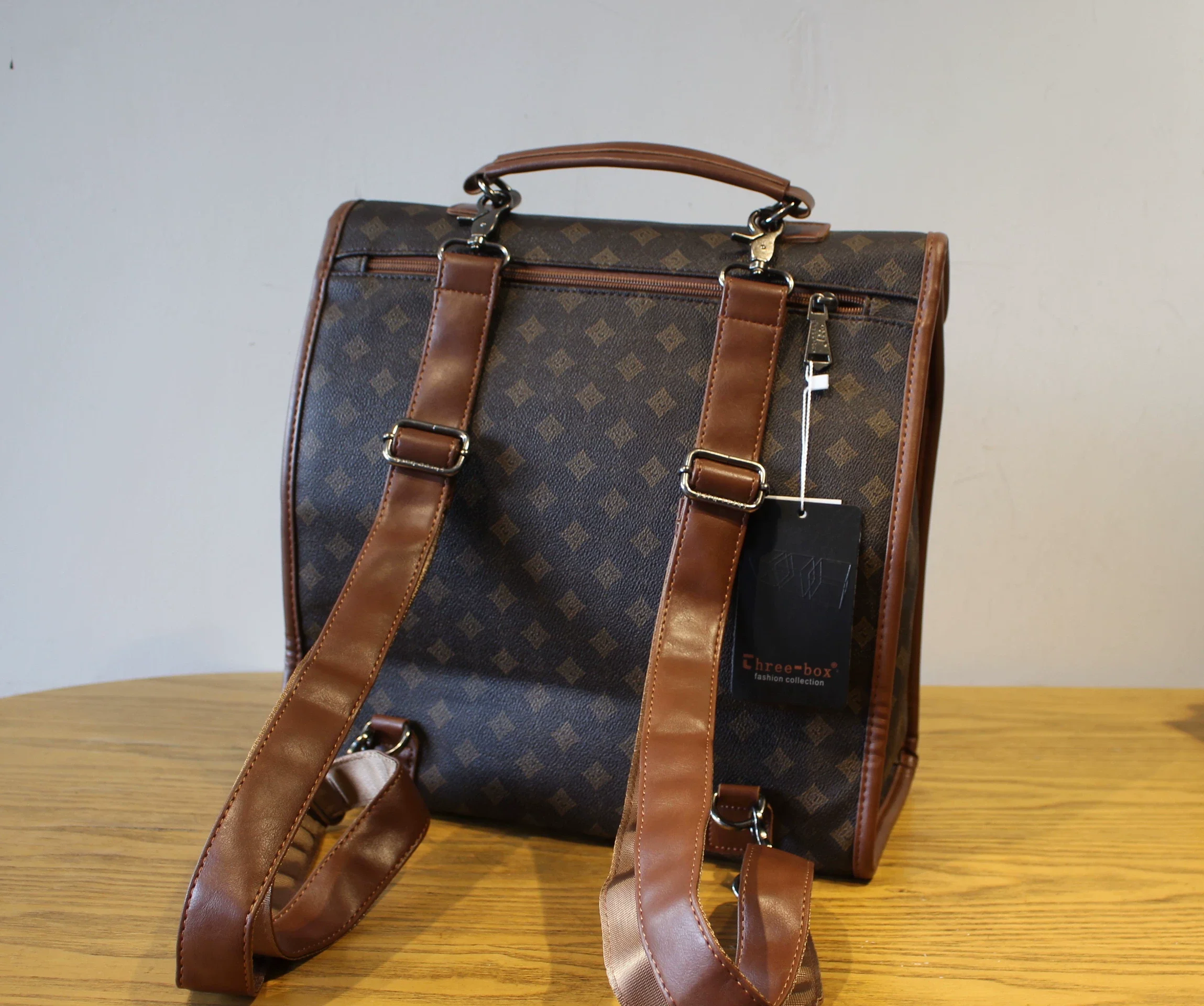 Large Capacity Commuter Backpack - Image 6
