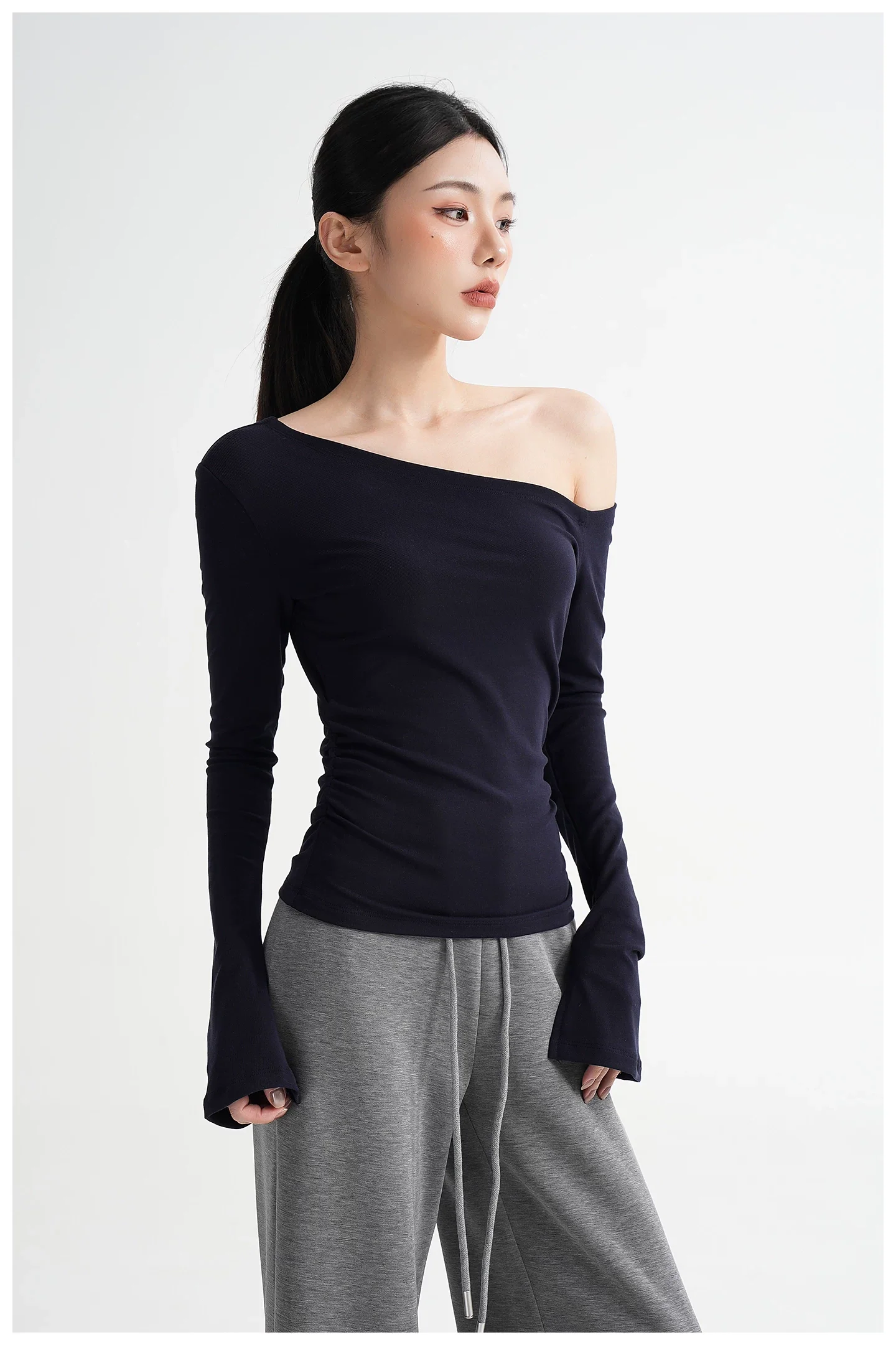 Off-Shoulder Long Sleeve Slim T-Shirt - Image 4