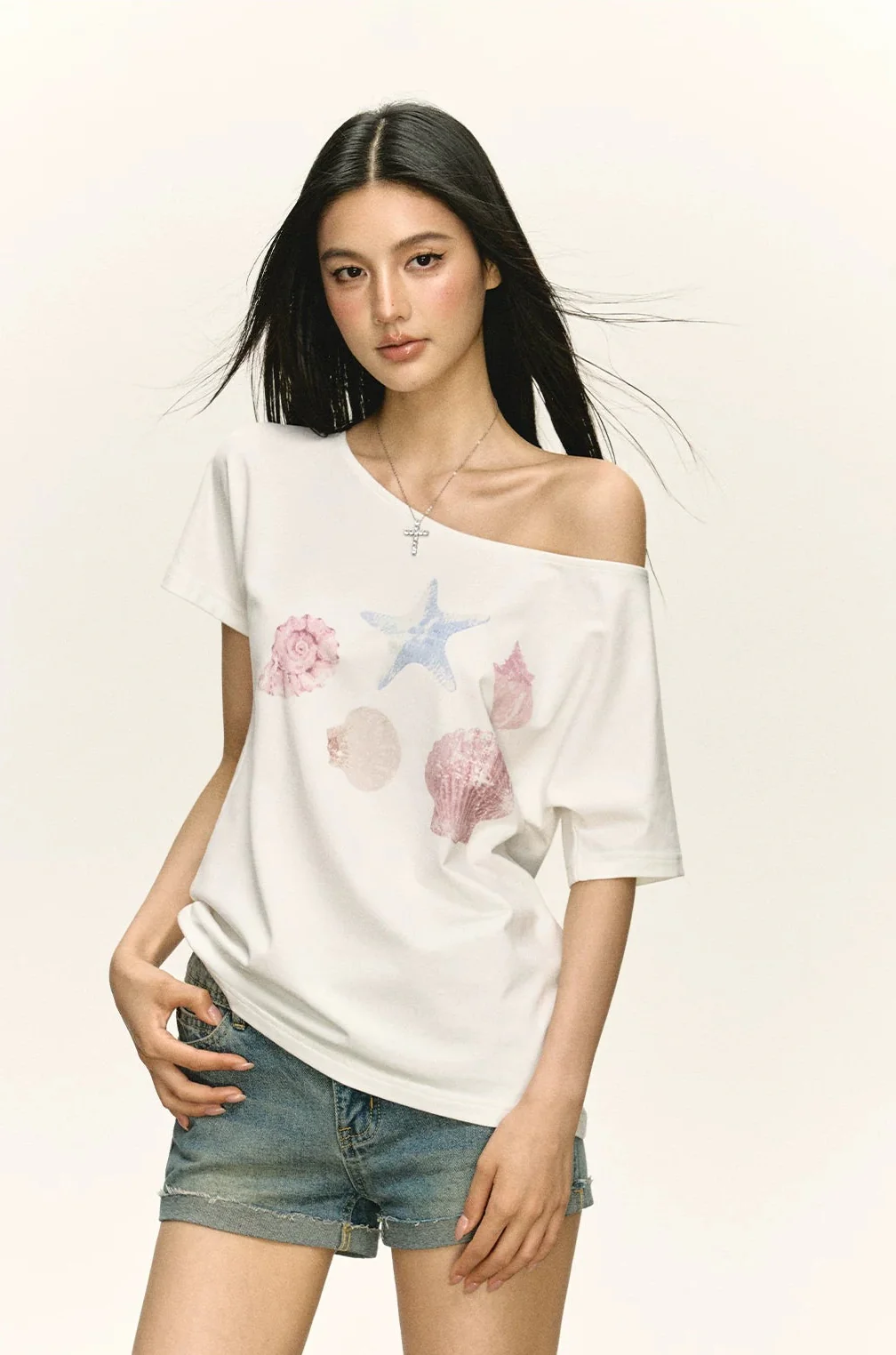 Off-Shoulder Seashell Graphic T-Shirt - Image 2