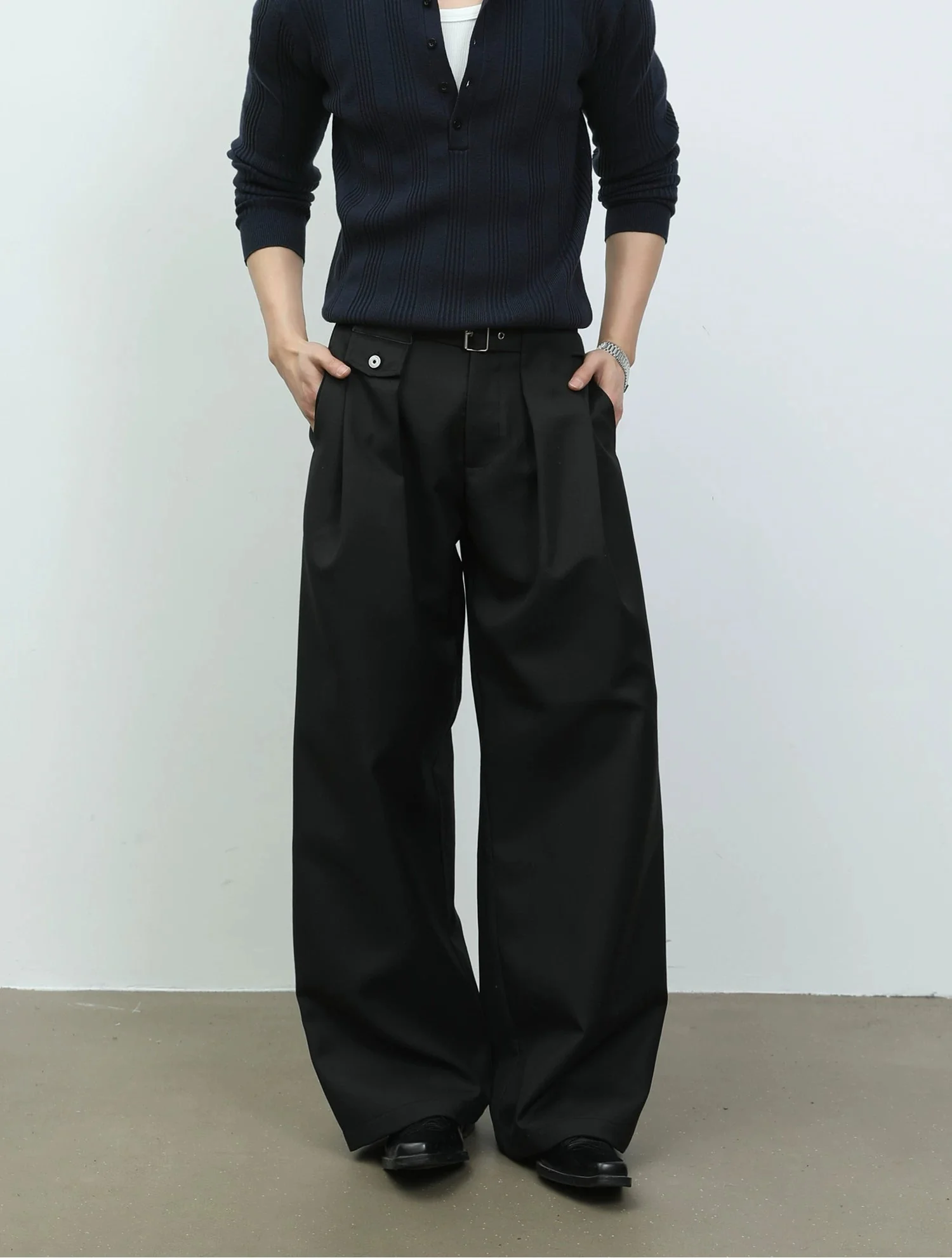 Pleated Wide Leg Straight Fit Pants