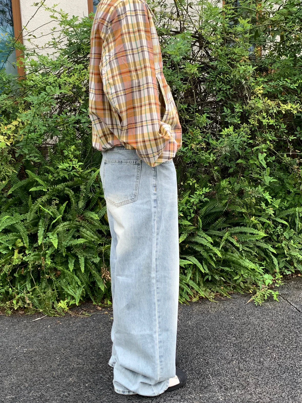 Relaxed Wide Leg Distressed Denim Pants - Image 3
