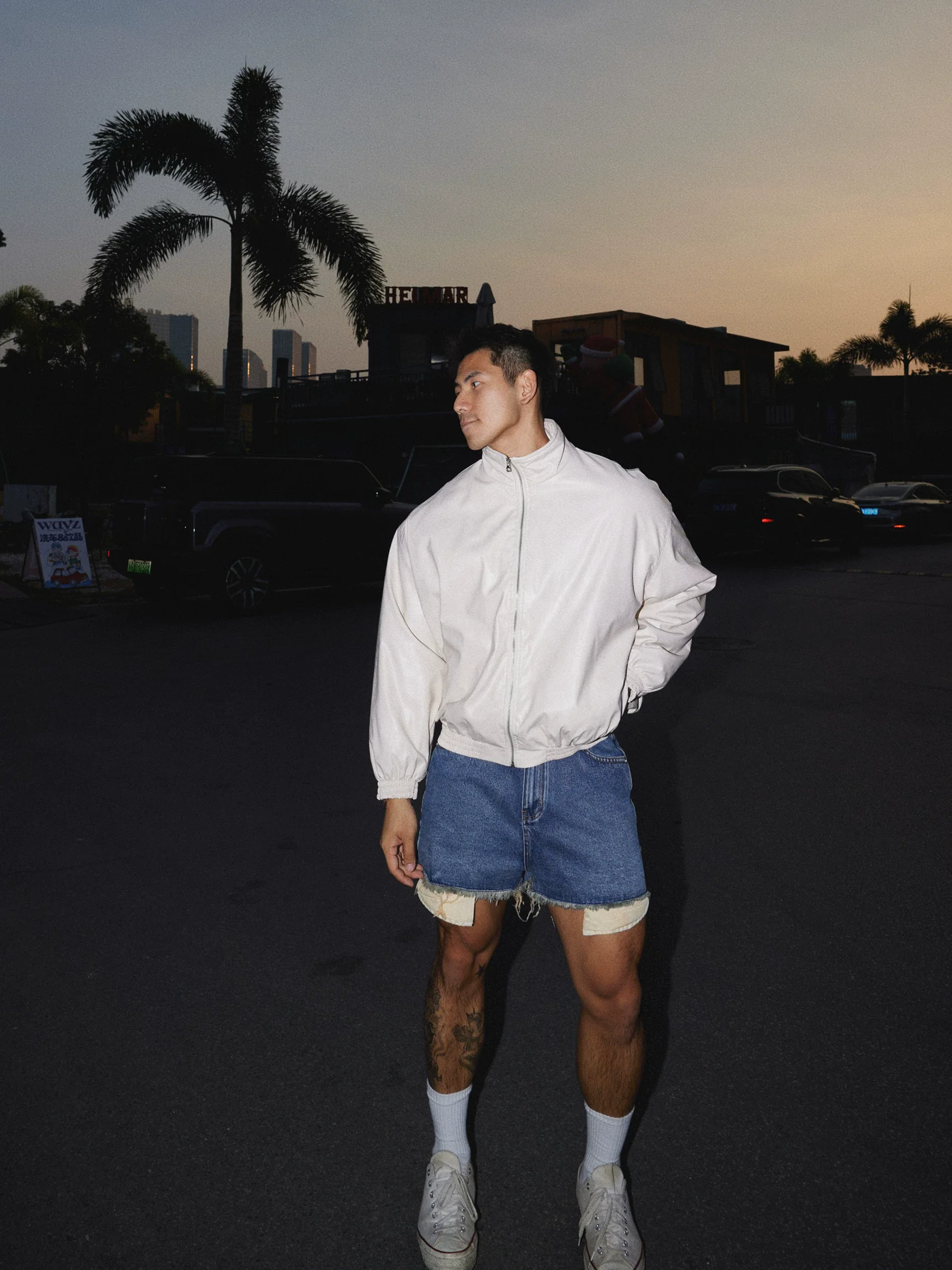 Frayed Hem Distressed Denim Shorts - Image 9