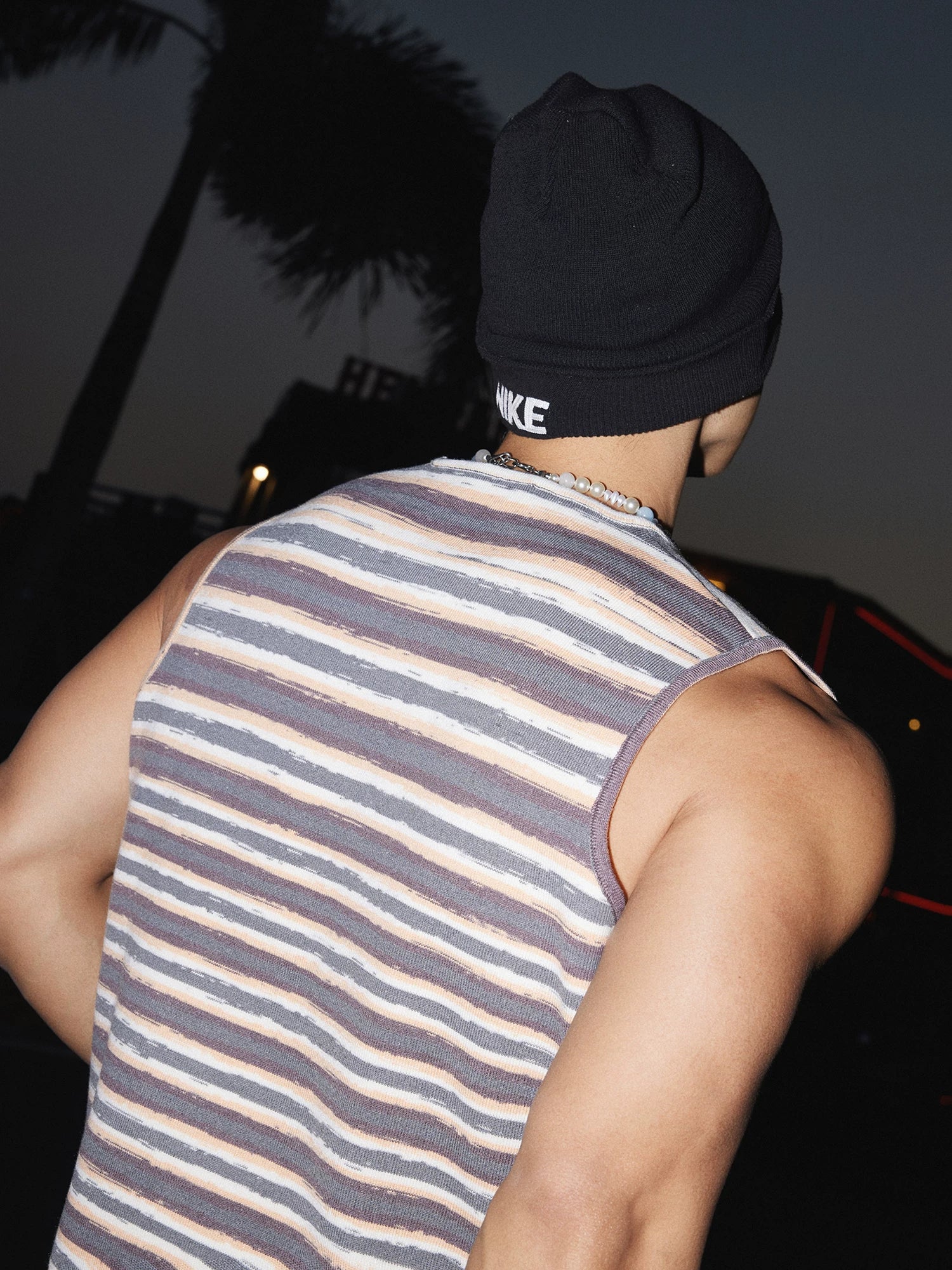 Retro Gradient Knitted V-Neck Zipper Vest - Image 10
