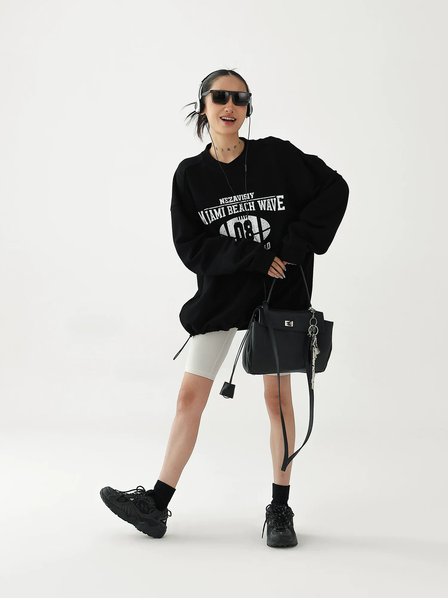Retro Graphic Oversized Sweatshirt - Image 11