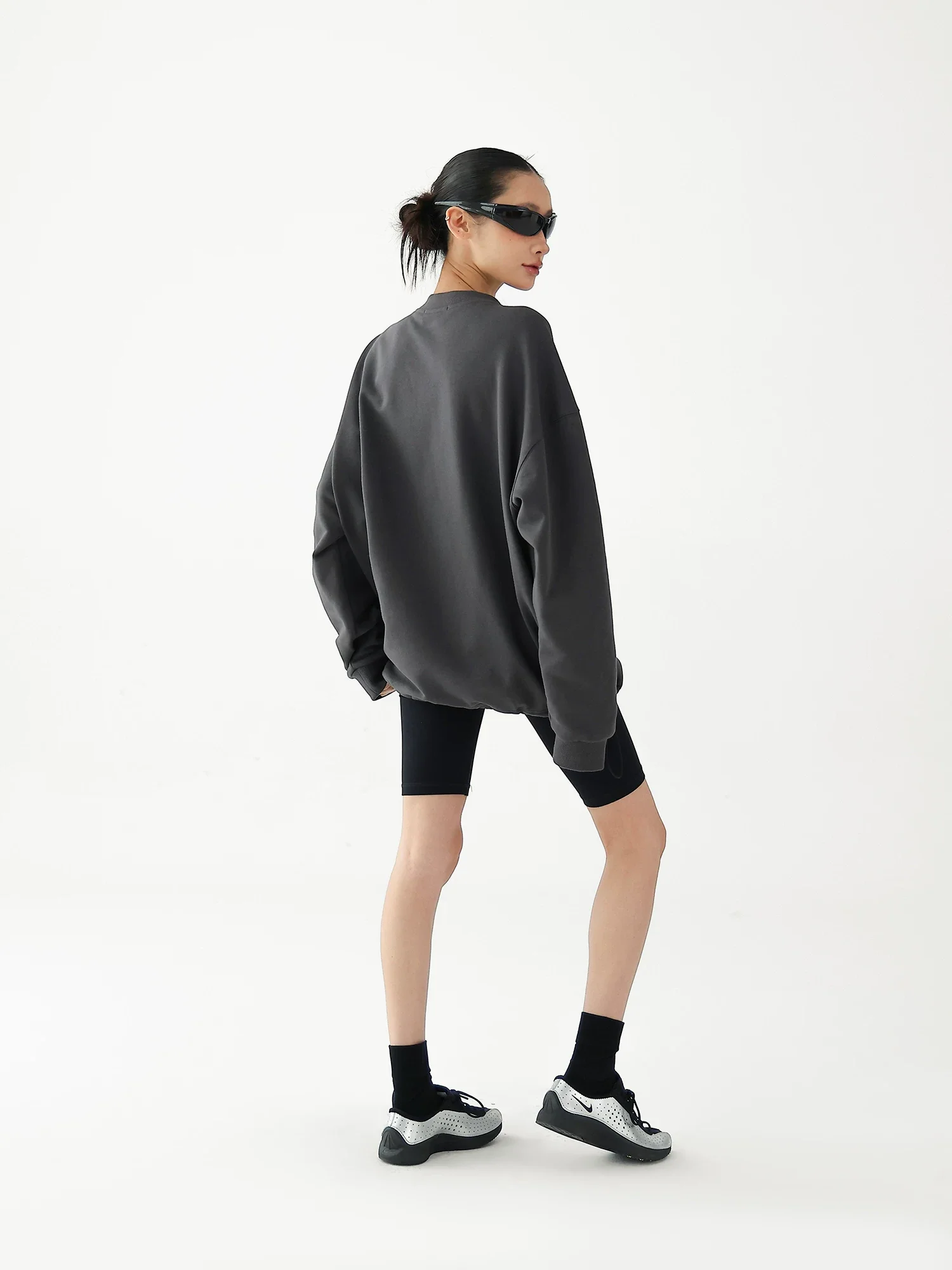Retro Graphic Oversized Sweatshirt - Image 4