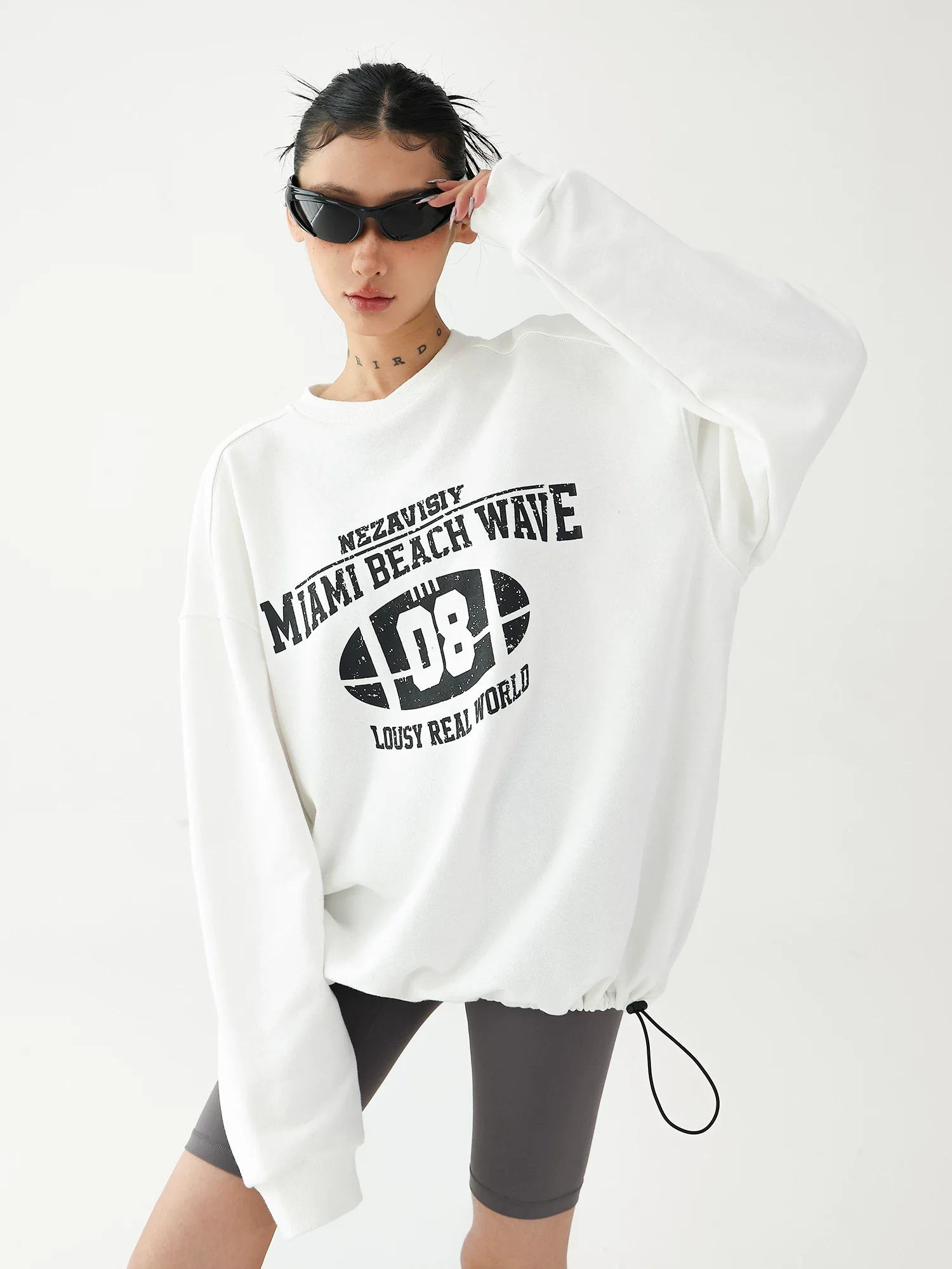 Retro Graphic Oversized Sweatshirt - Image 6