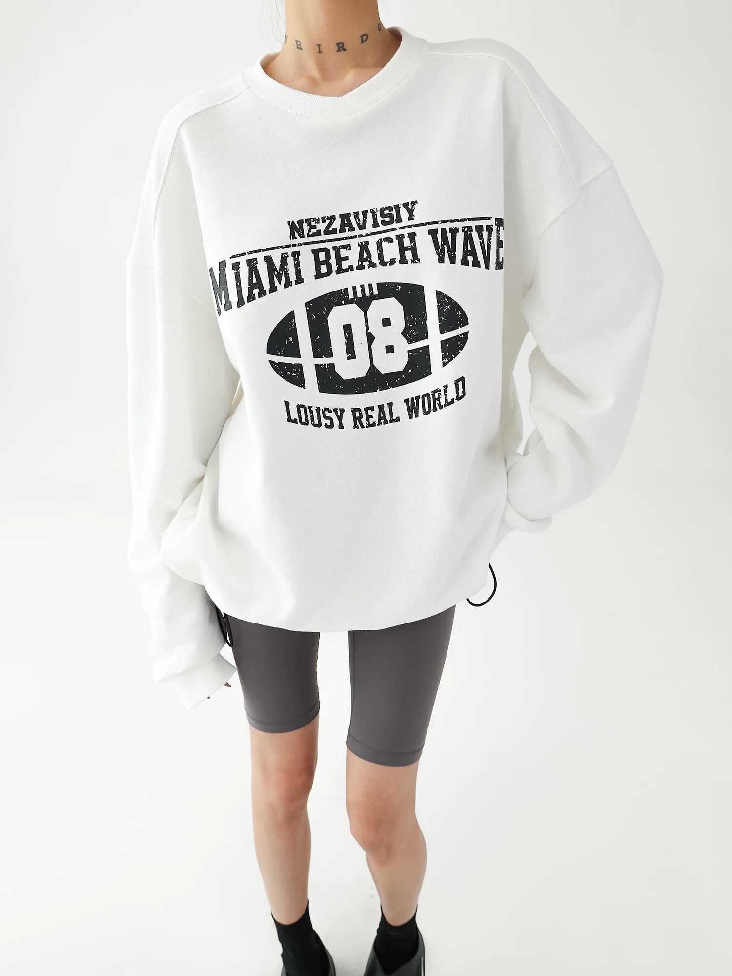Retro Graphic Oversized Sweatshirt - Image 7