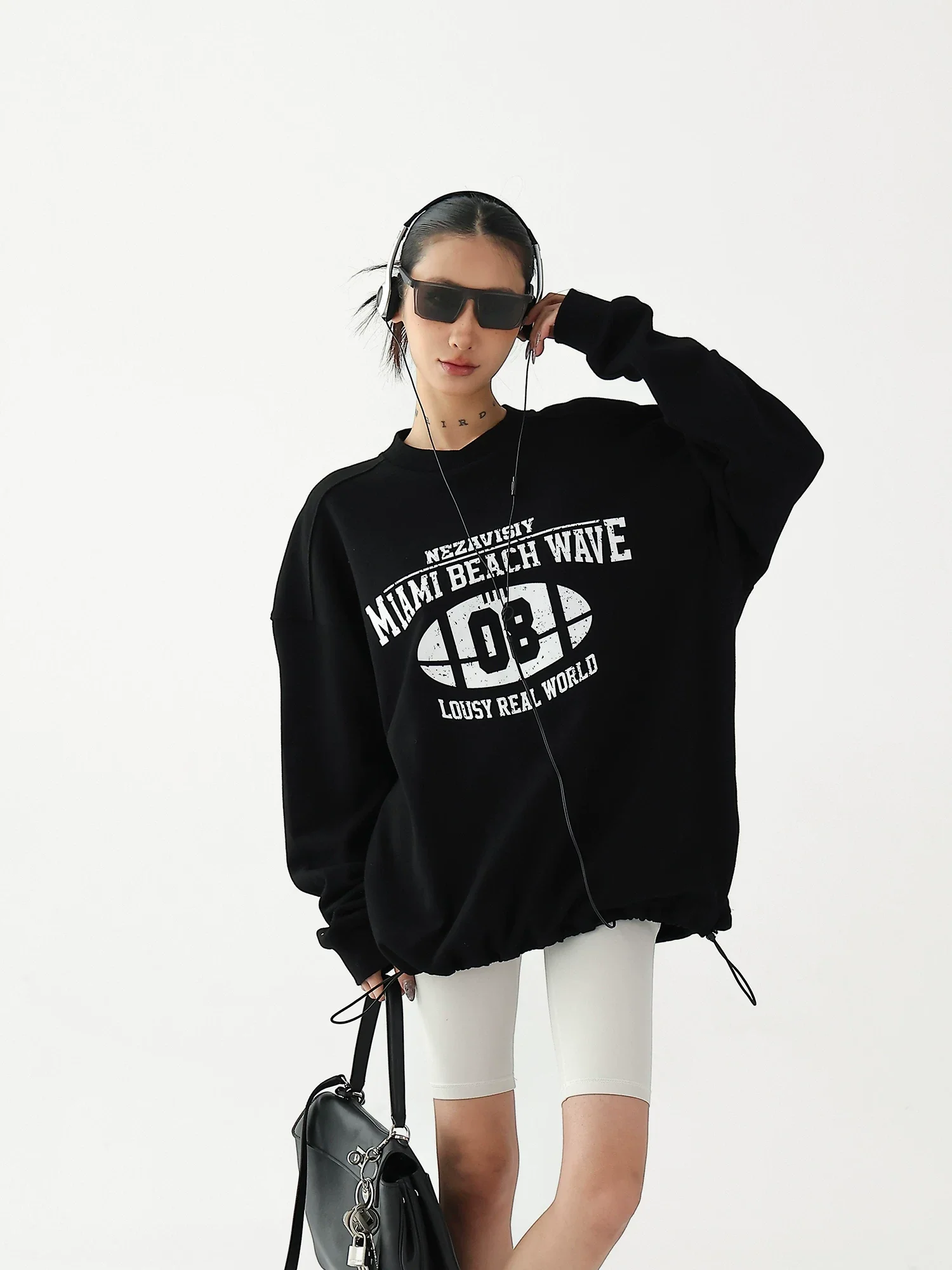 Retro Graphic Oversized Sweatshirt - Image 8