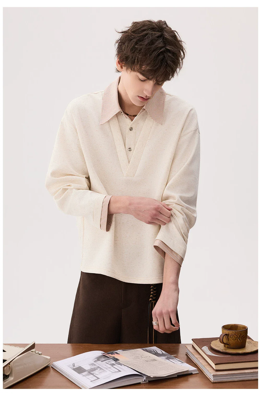 Retro Mixed Yarn Collared Sweatshirt - Image 3
