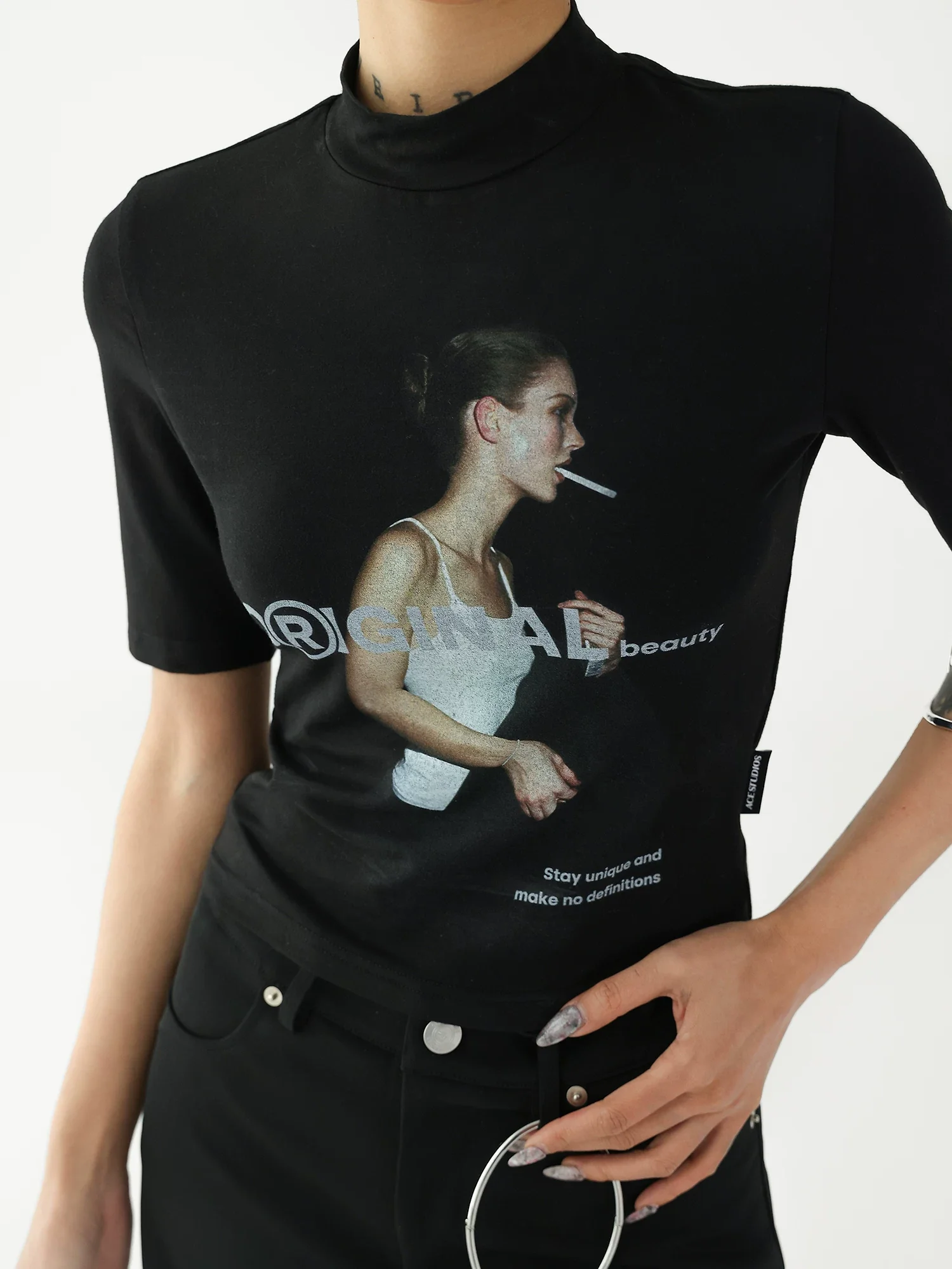 Retro Portrait Graphic Short-Sleeve T-Shirt - Image 10