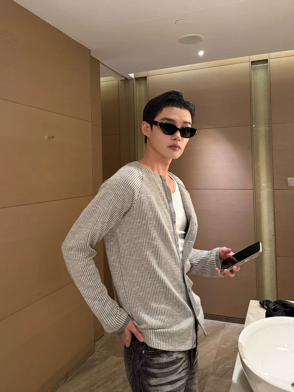 Ribbed Knit Raglan Sleeve Cardigan Sweater