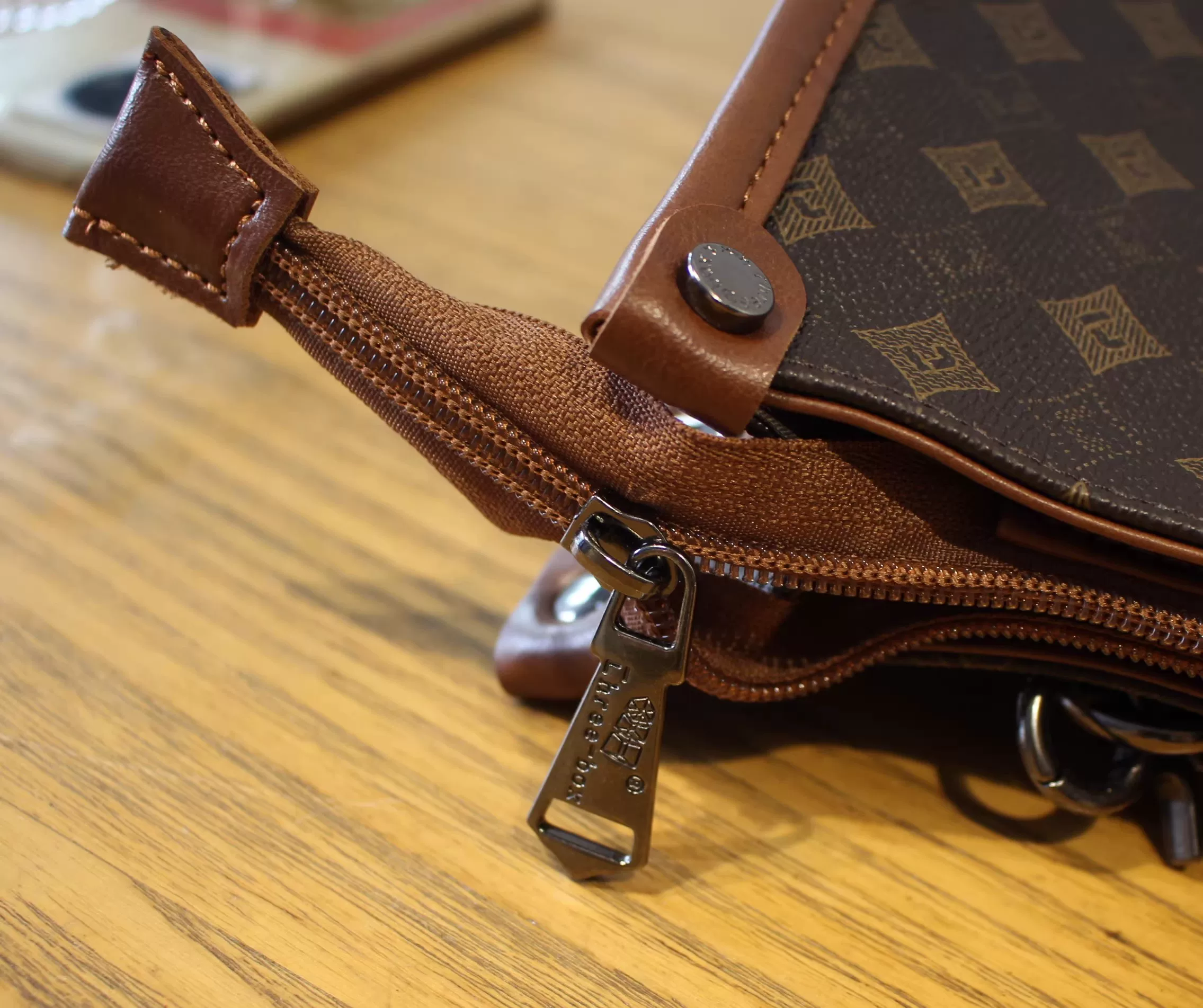 Slim Laptop Crossbody Bag - Image 9