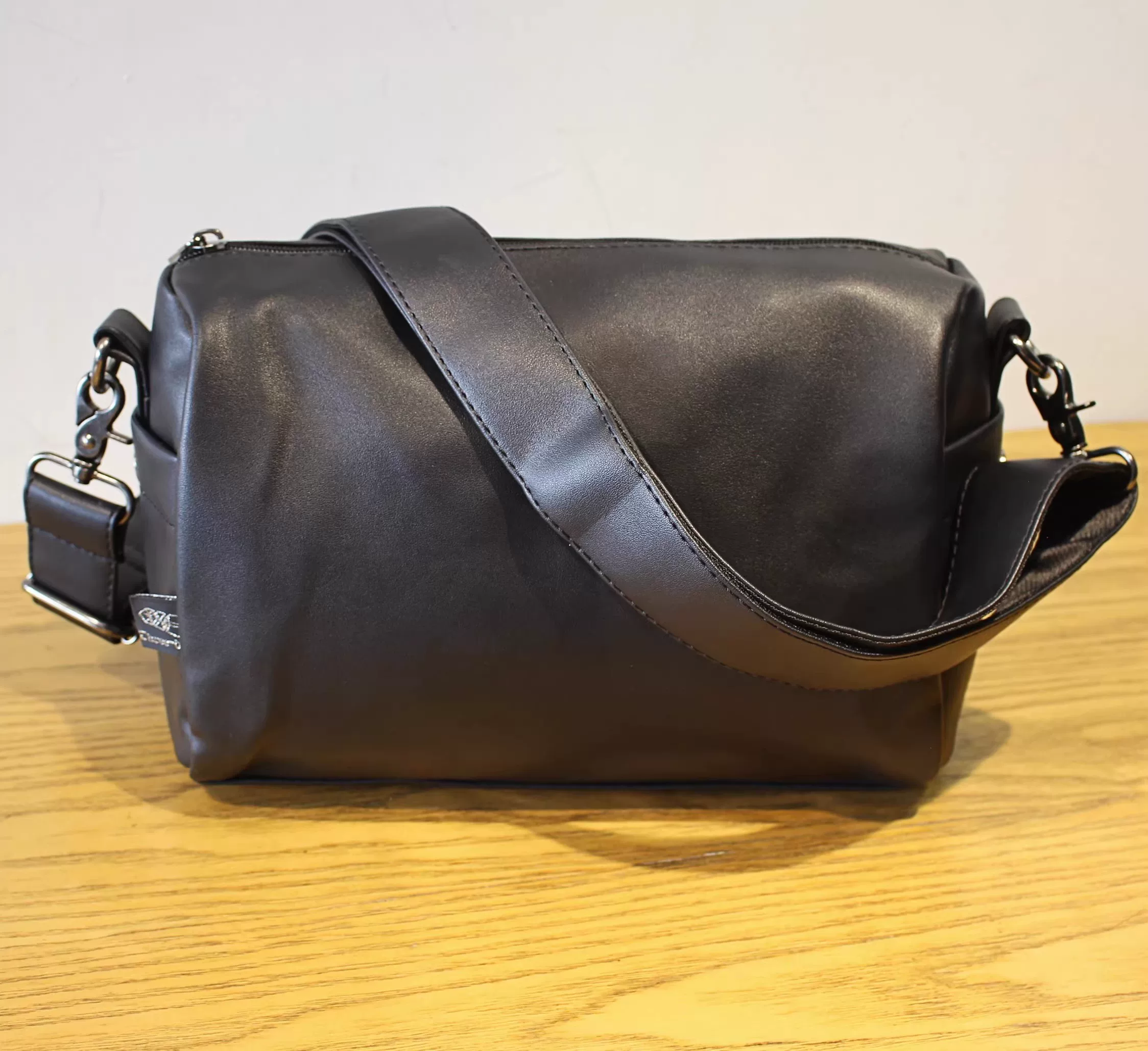 Soft Leather Crossbody Shoulder Bag - Image 7