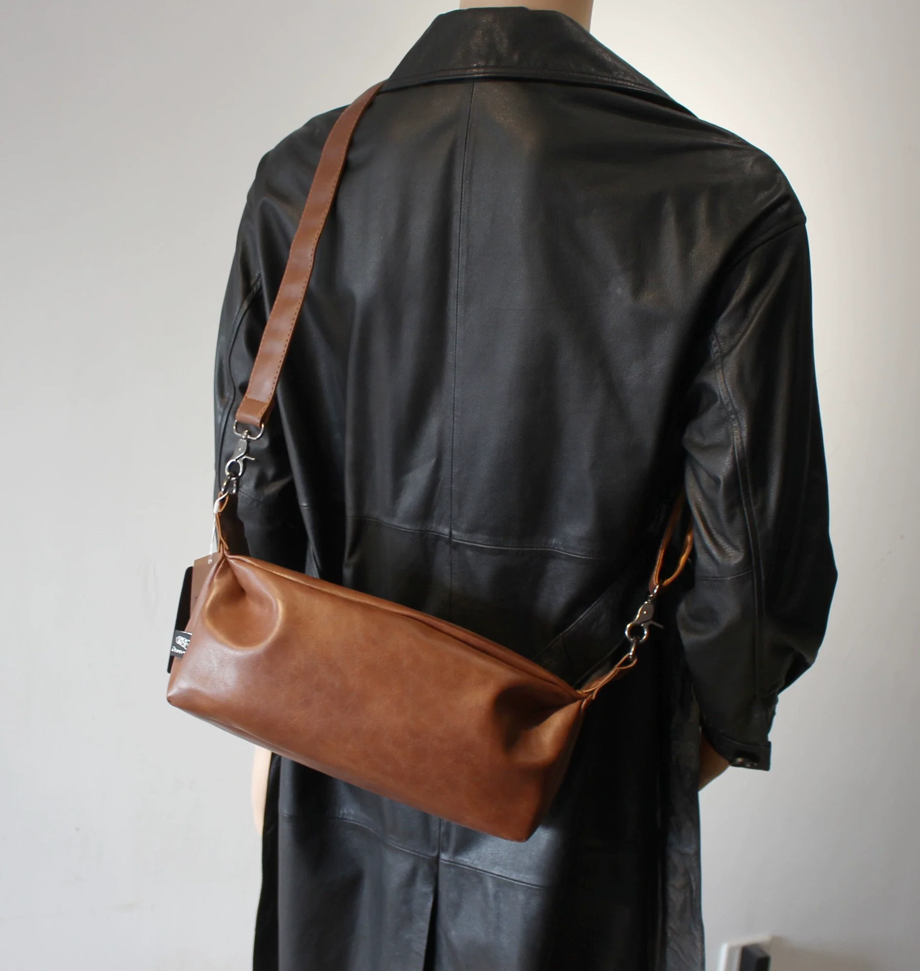 Leather Large Capacity Shoulder Bag - Image 5