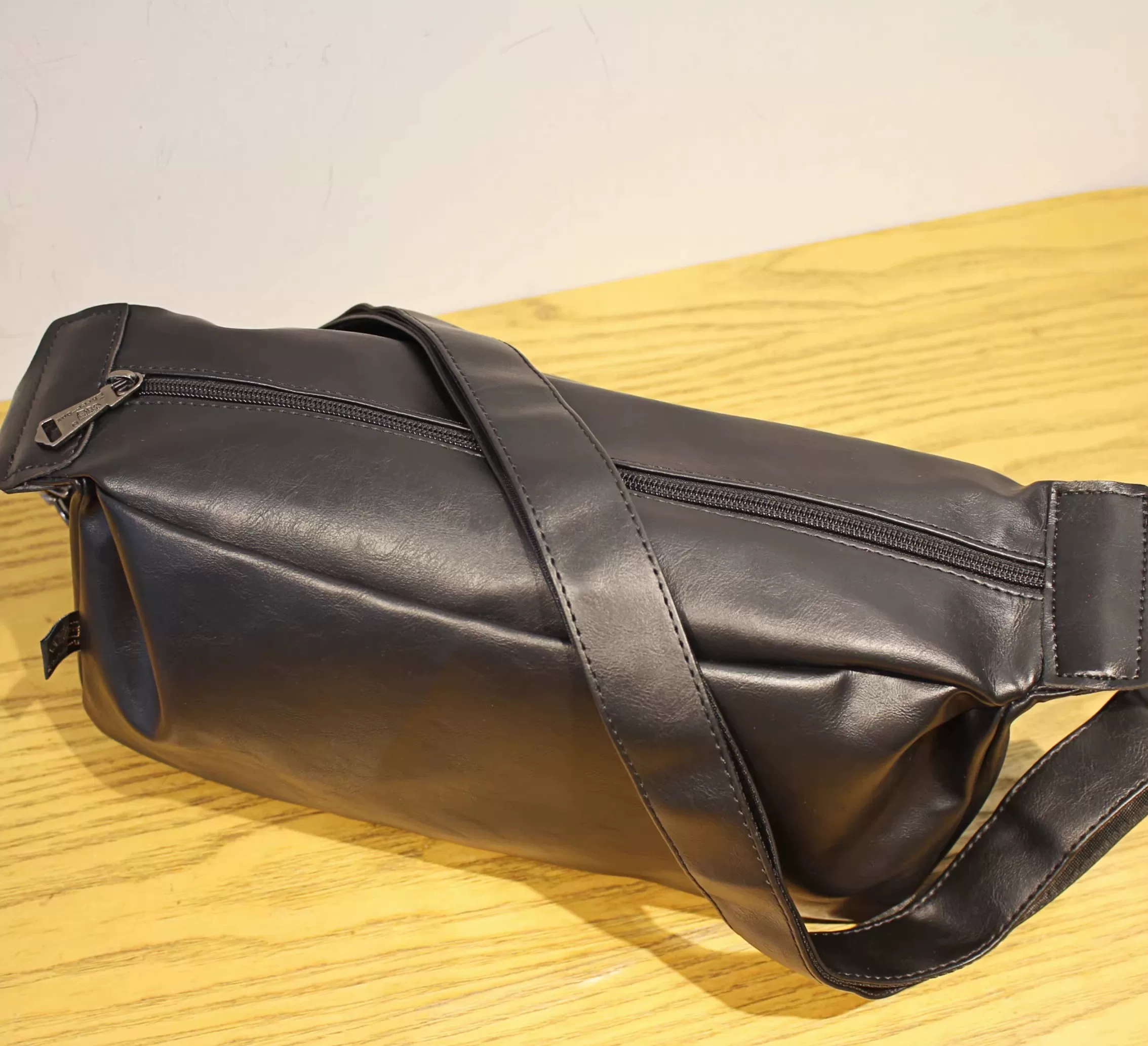 Leather Large Capacity Shoulder Bag - Image 7