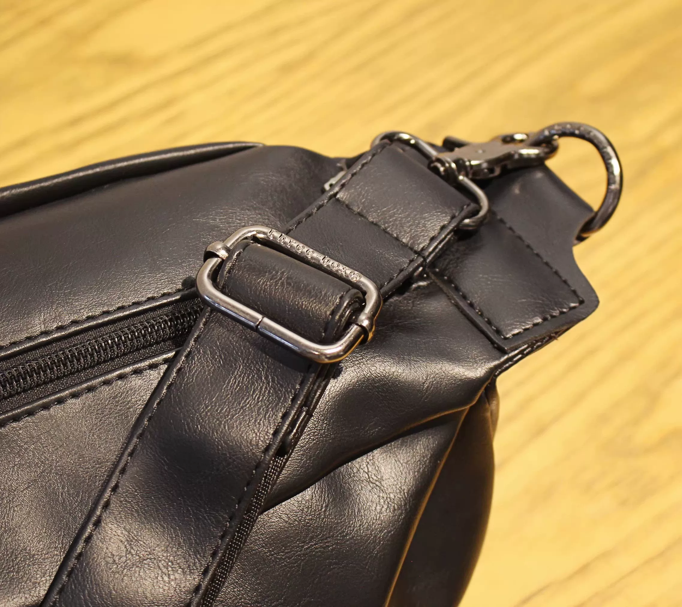 Leather Large Capacity Shoulder Bag - Image 9
