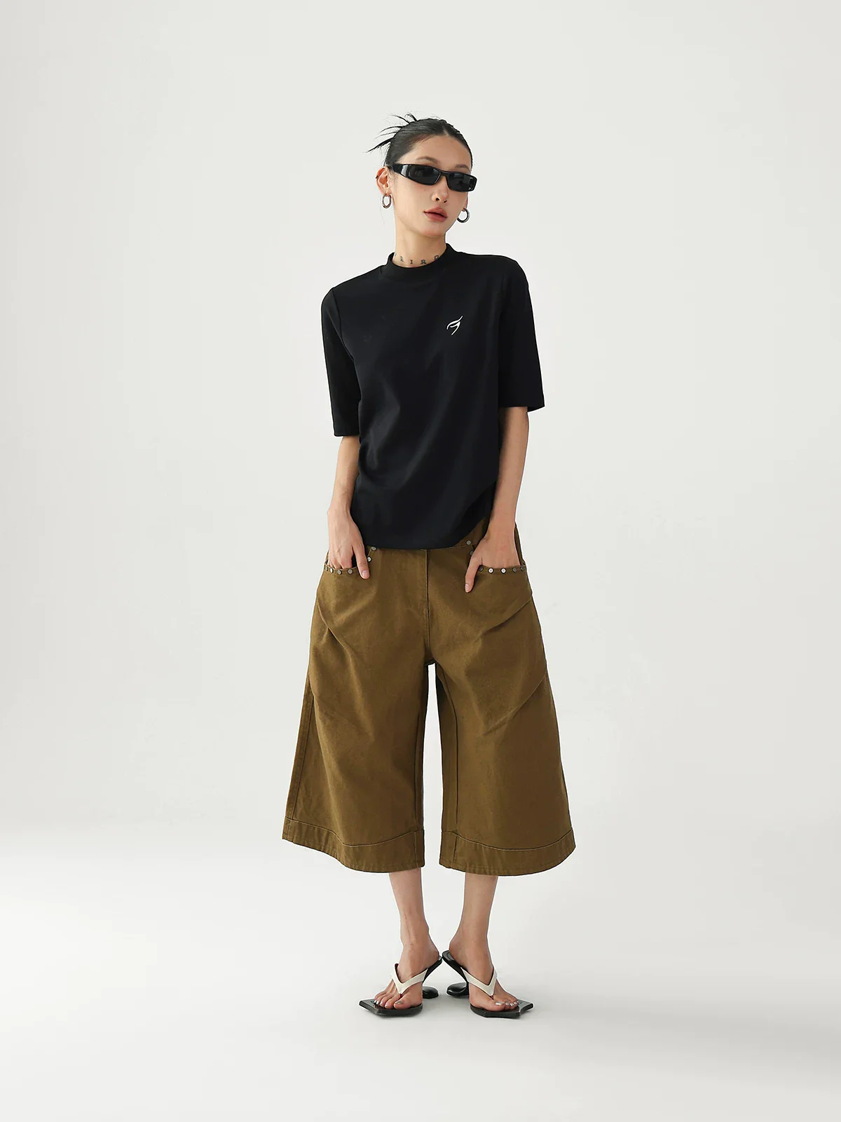 Studded Wide-Leg Cropped Cargo Pants - Image 7