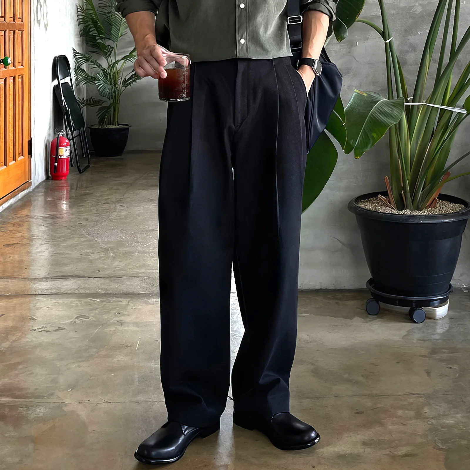Wide-Leg Non-Iron Pleated Pants - Image 5
