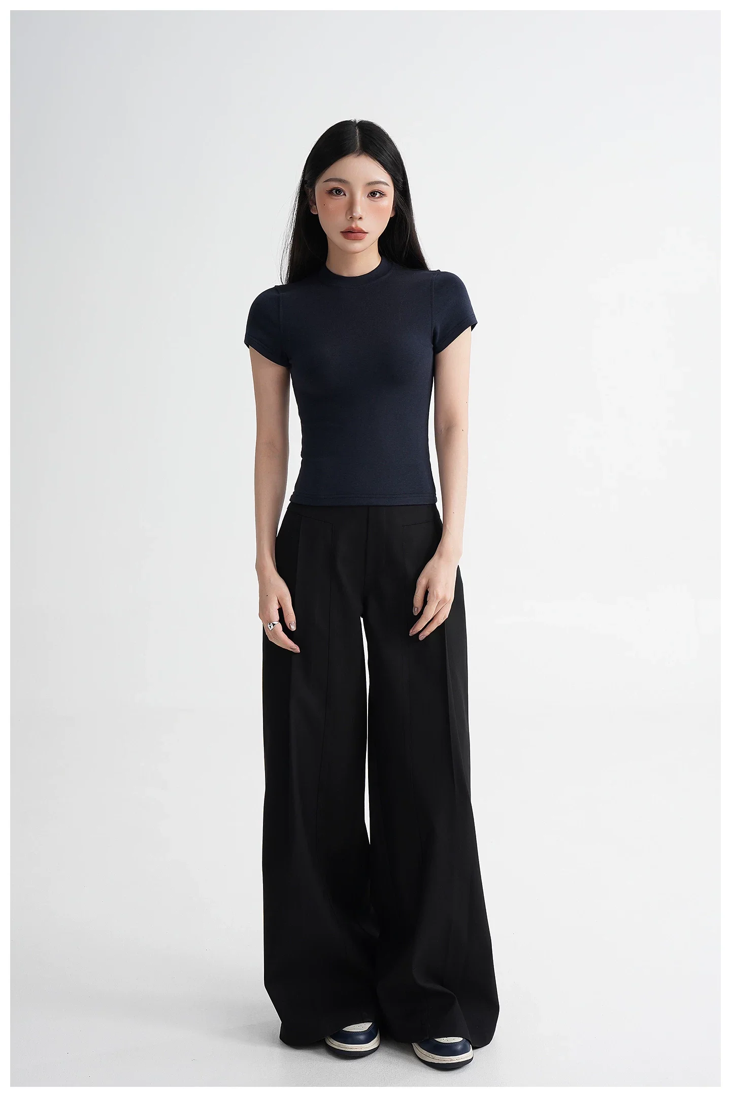 Wool Fitted Round Neck Short Sleeve Top - Image 10