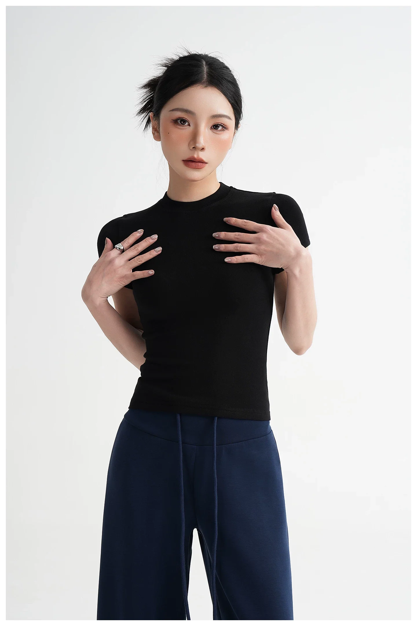 Wool Fitted Round Neck Short Sleeve Top - Image 8