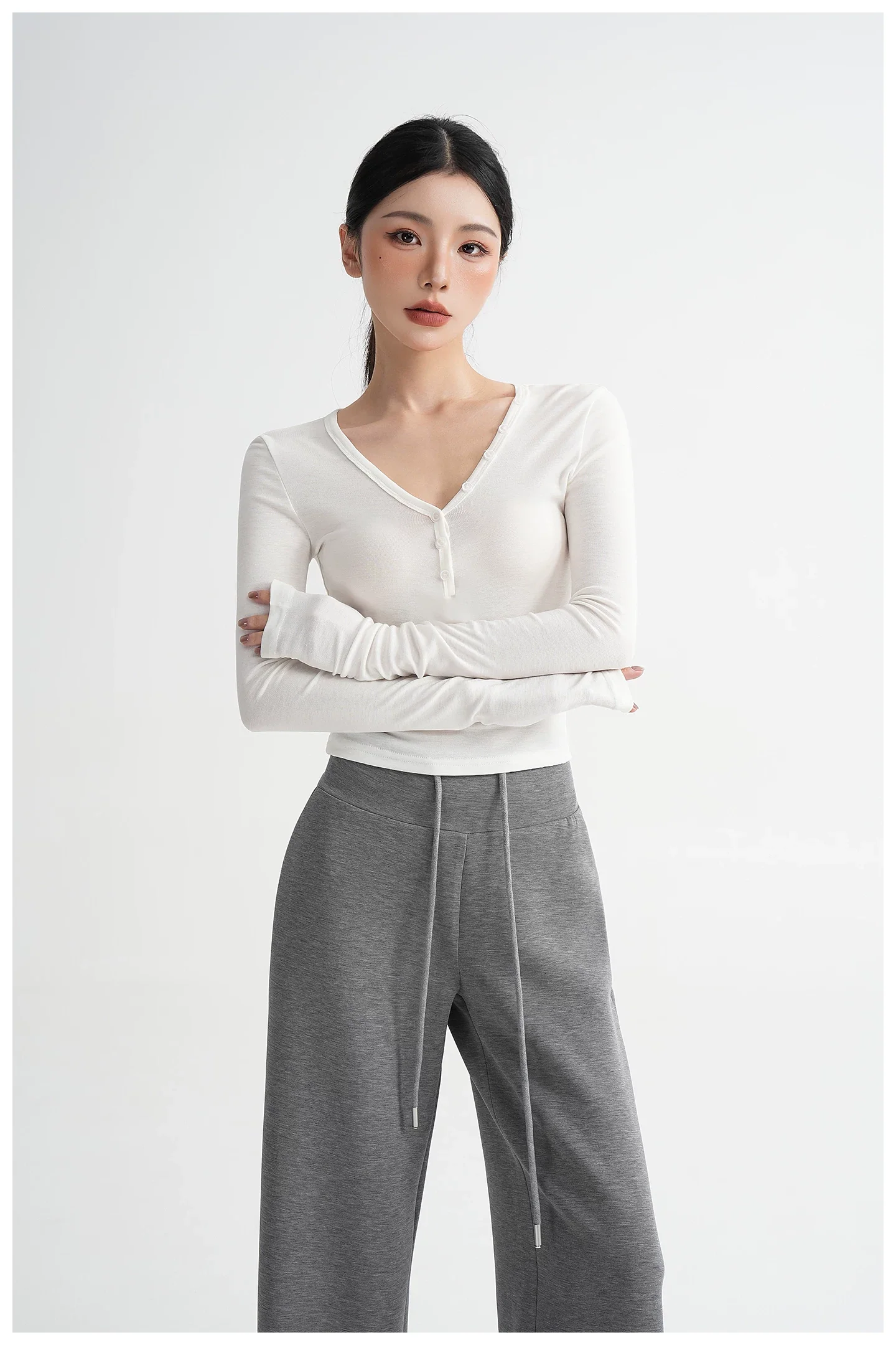 Wool V-Neck Slim Fit Cropped Top - Image 7