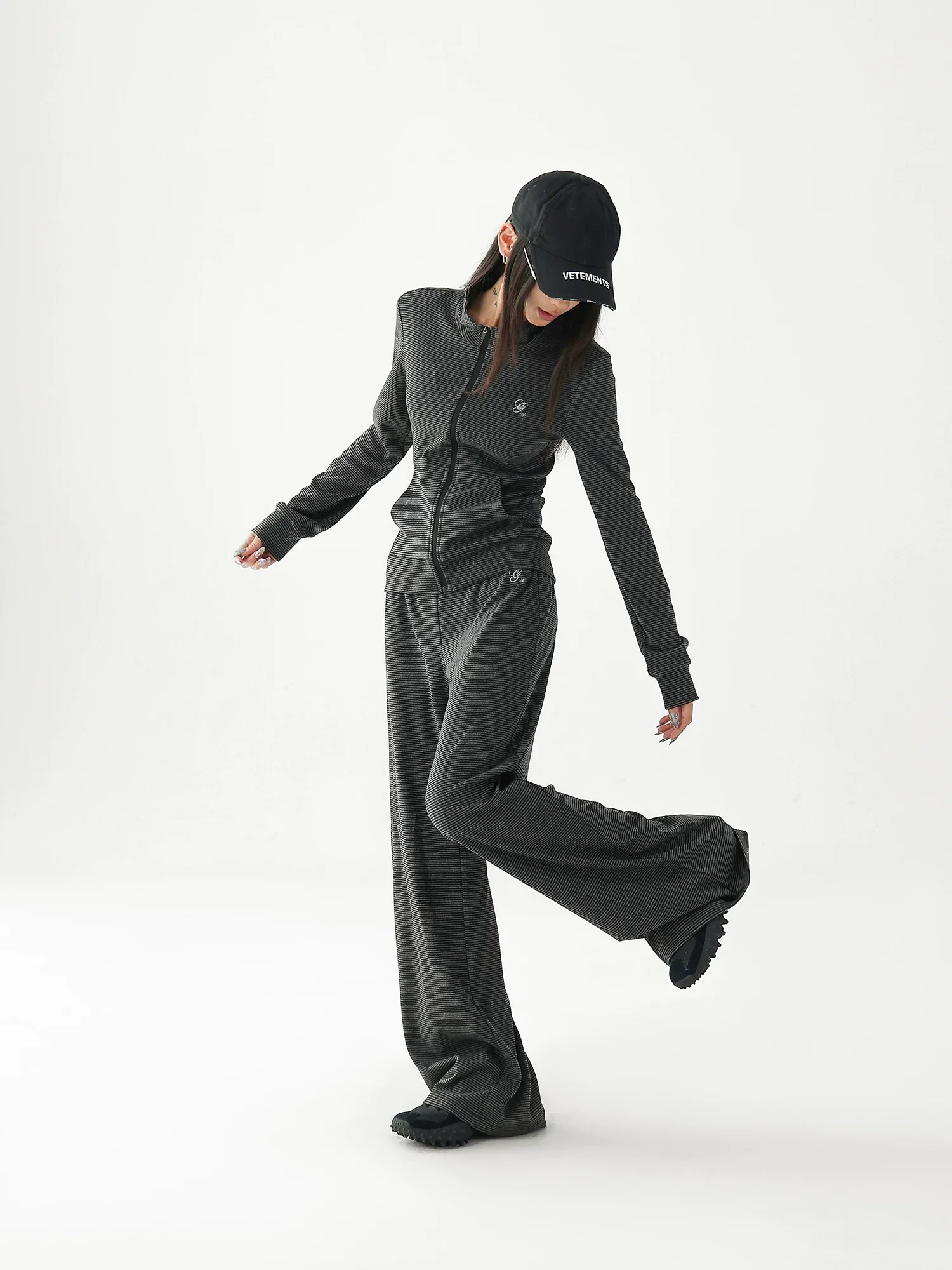 Zip-Up Sweatshirt and Wide-Leg Pants - Image 3